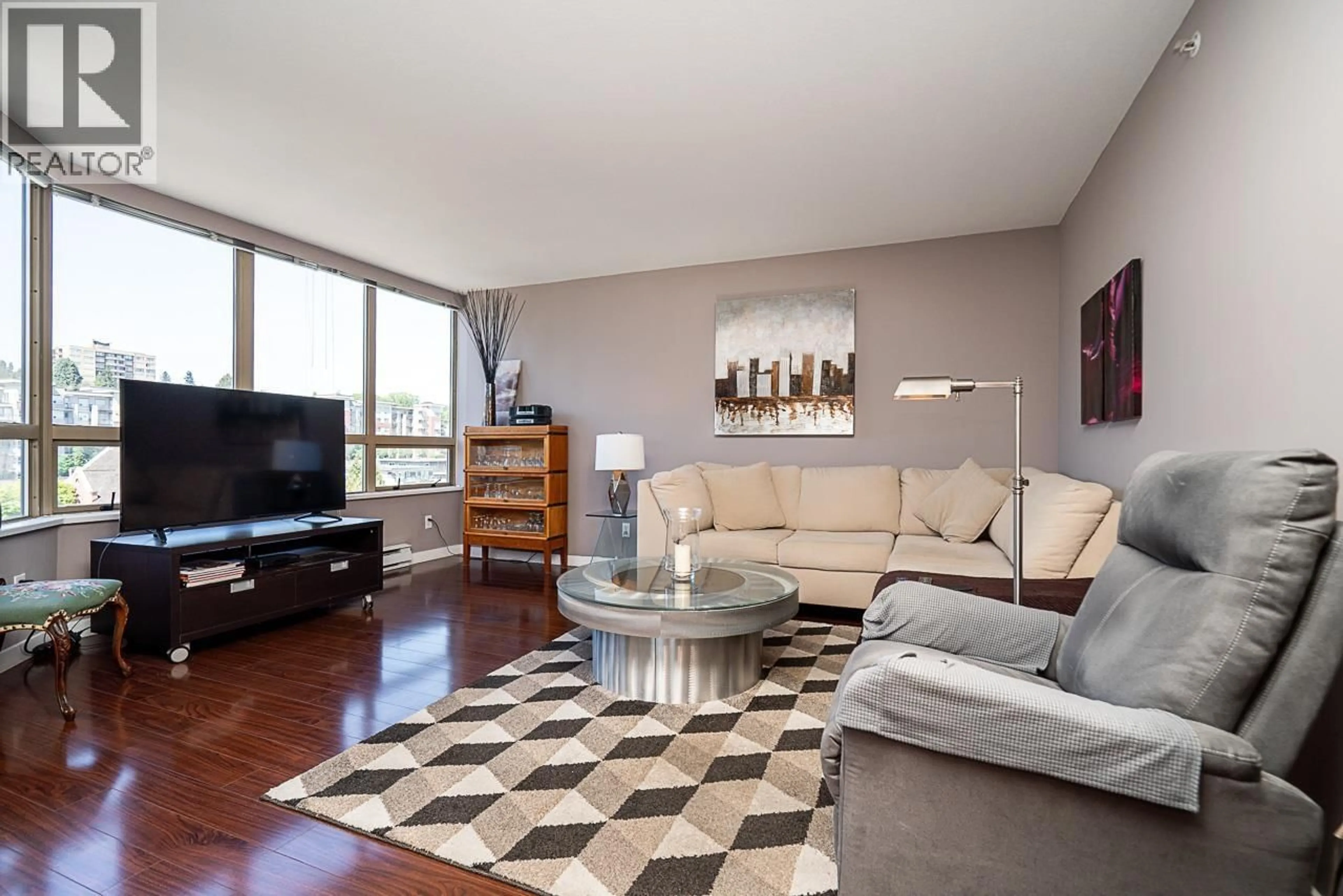 Living room with furniture, wood/laminate floor for 1000 - 328 CLARKSON STREET, New Westminster British Columbia V3L5S3