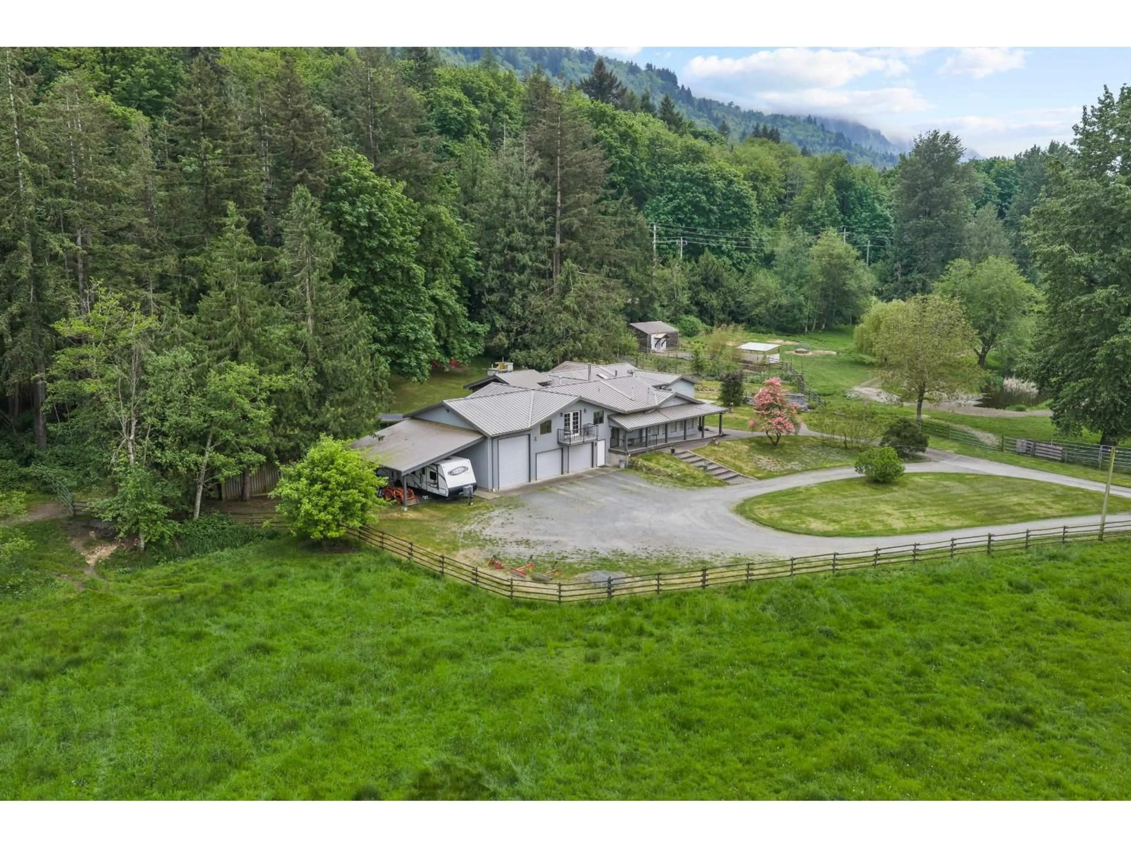 A pic from outside/outdoor area/front of a property/back of a property/a pic from drone, mountain view for 3146 TOWNE ROAD, Abbotsford British Columbia V3G2V8
