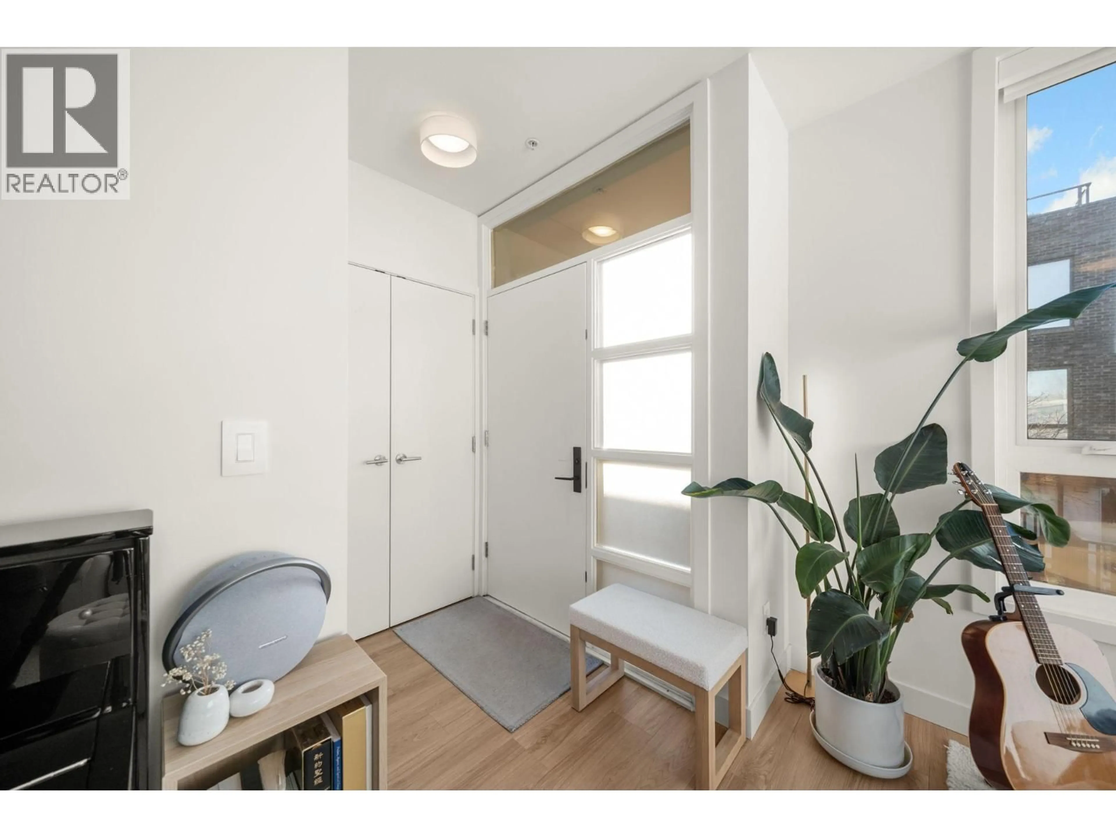 Indoor entryway for 312 - 6085 IRMIN STREET, Burnaby British Columbia V5J0J7