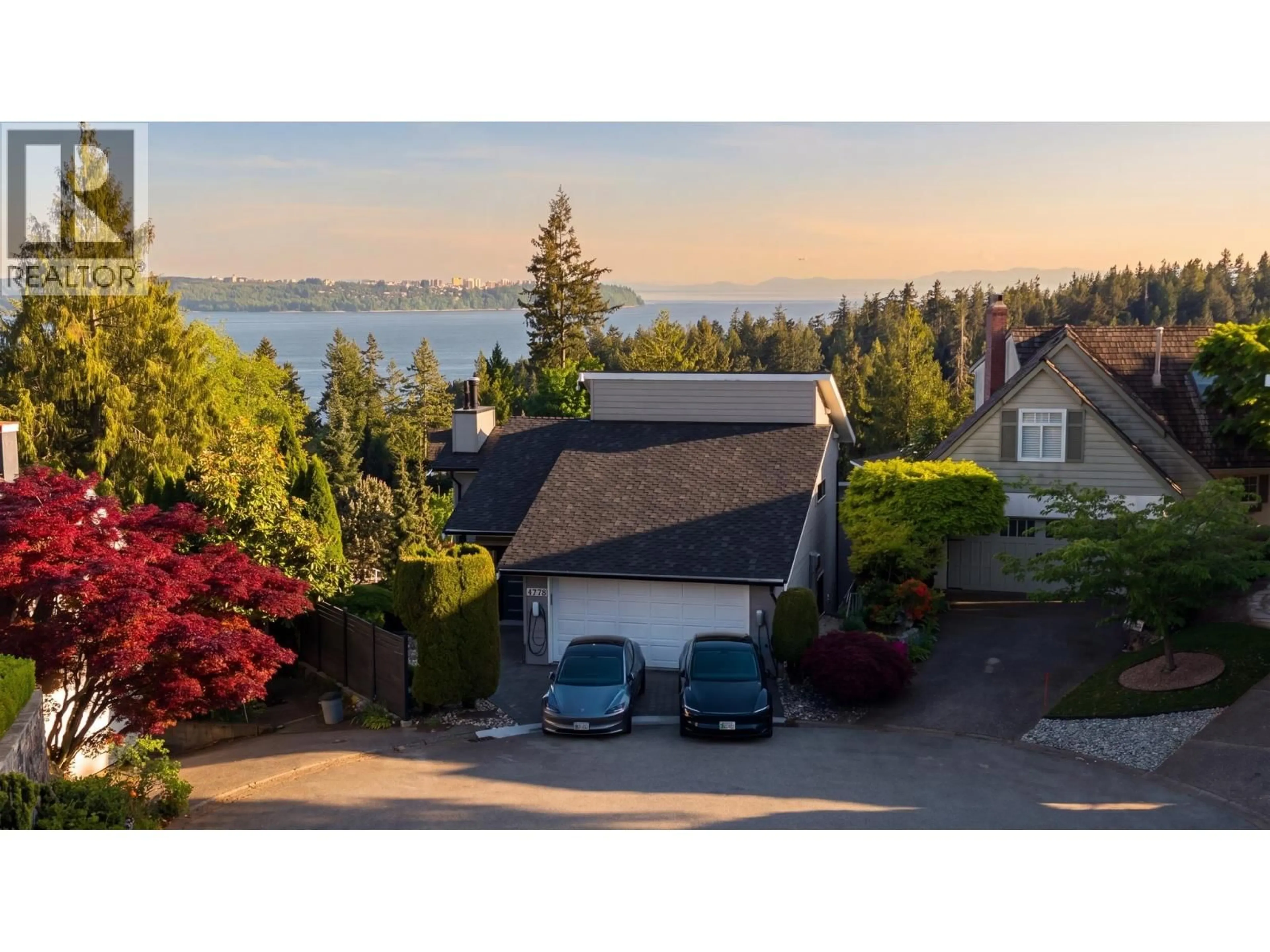 A pic from outside/outdoor area/front of a property/back of a property/a pic from drone, water/lake/river/ocean view for 4778 MEADFEILD COURT, West Vancouver British Columbia V7W2Y3