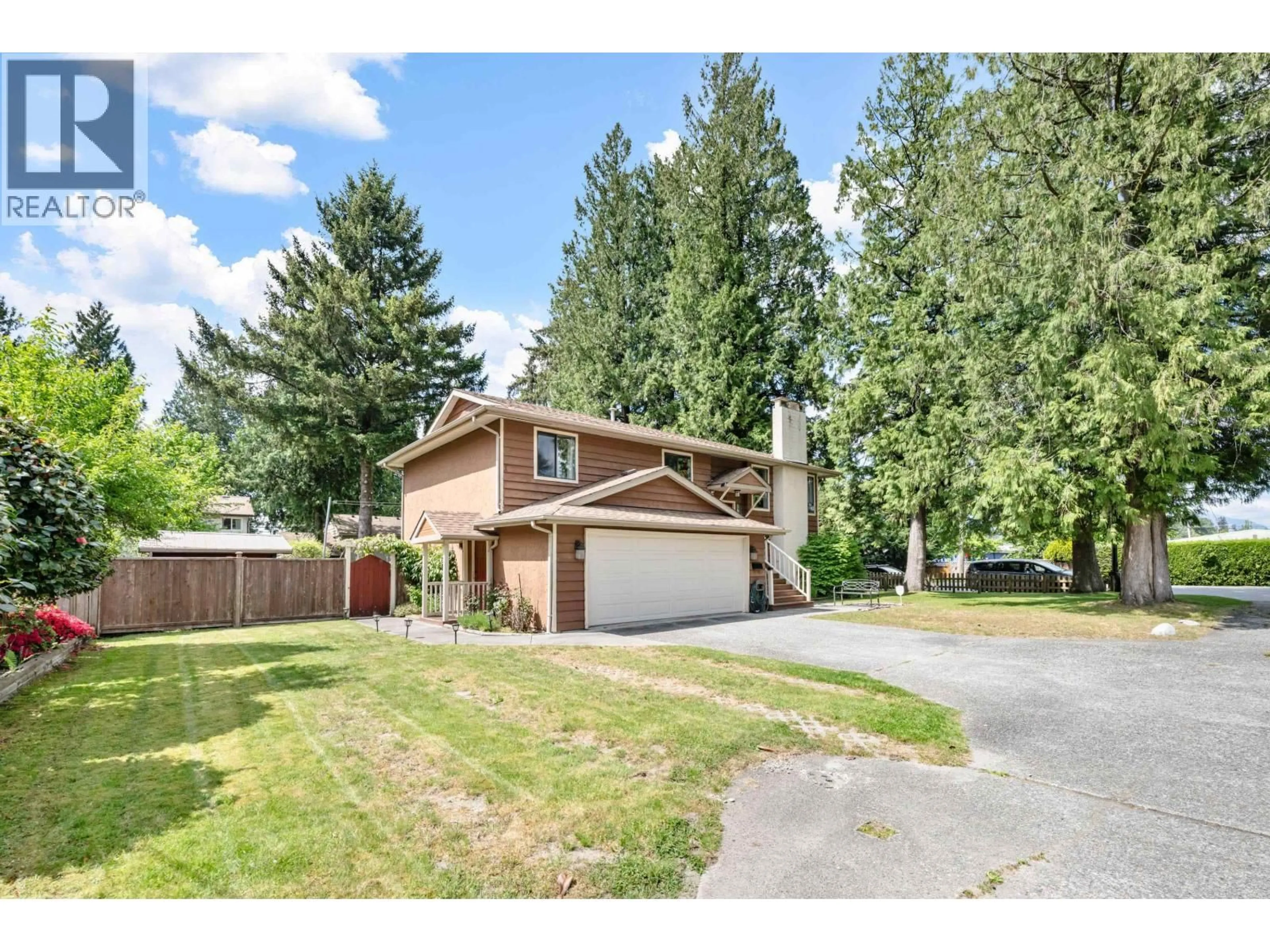 A pic from outside/outdoor area/front of a property/back of a property/a pic from drone, street for 20718 CAMWOOD AVENUE, Maple Ridge British Columbia V2X7W9