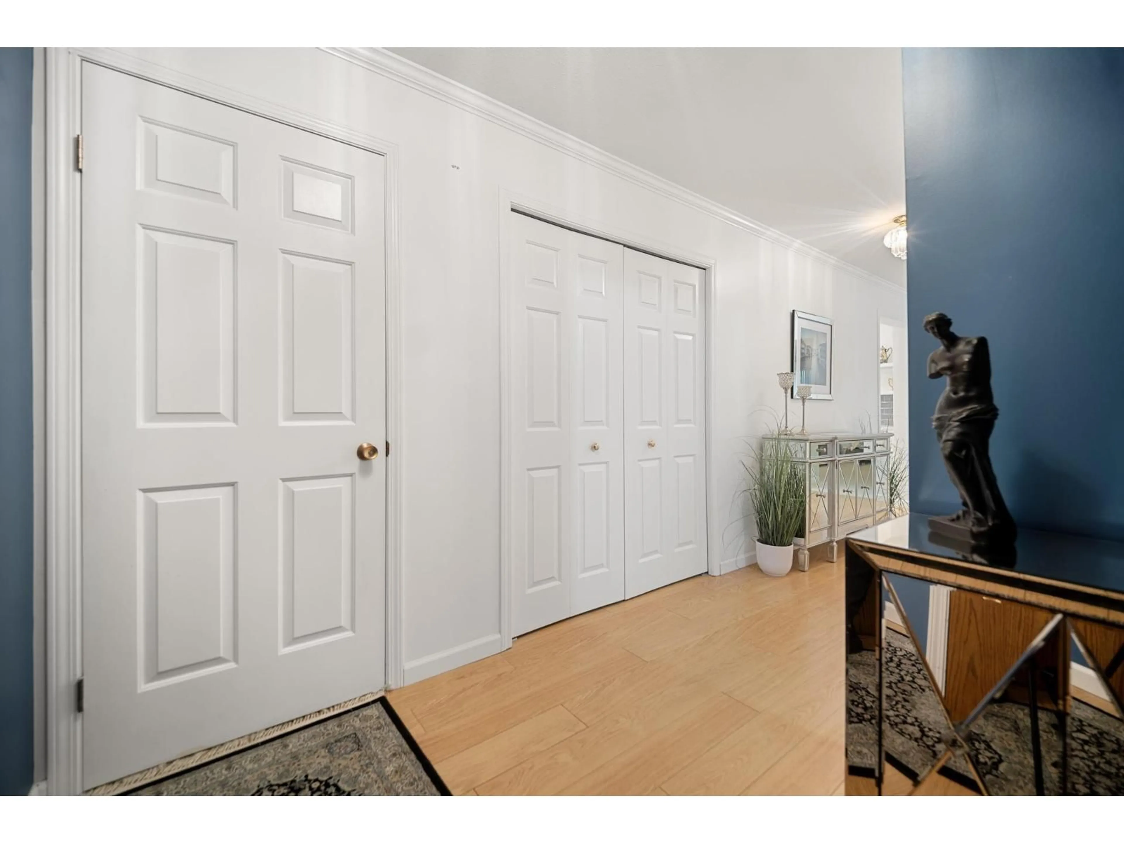 Indoor entryway for 106 - 15270 17 AVENUE, Surrey British Columbia V4A1T9