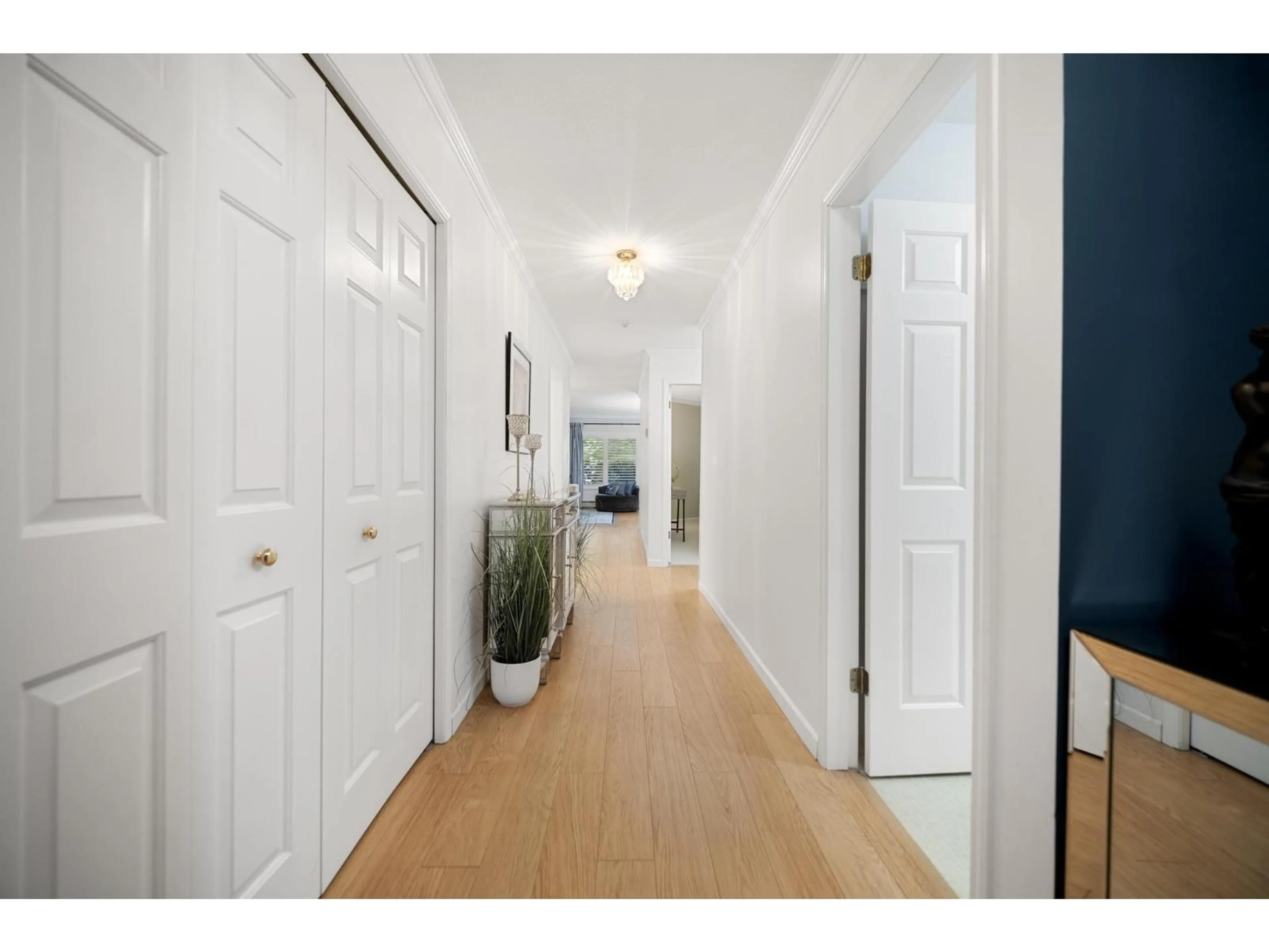 Indoor entryway for 106 - 15270 17 AVENUE, Surrey British Columbia V4A1T9