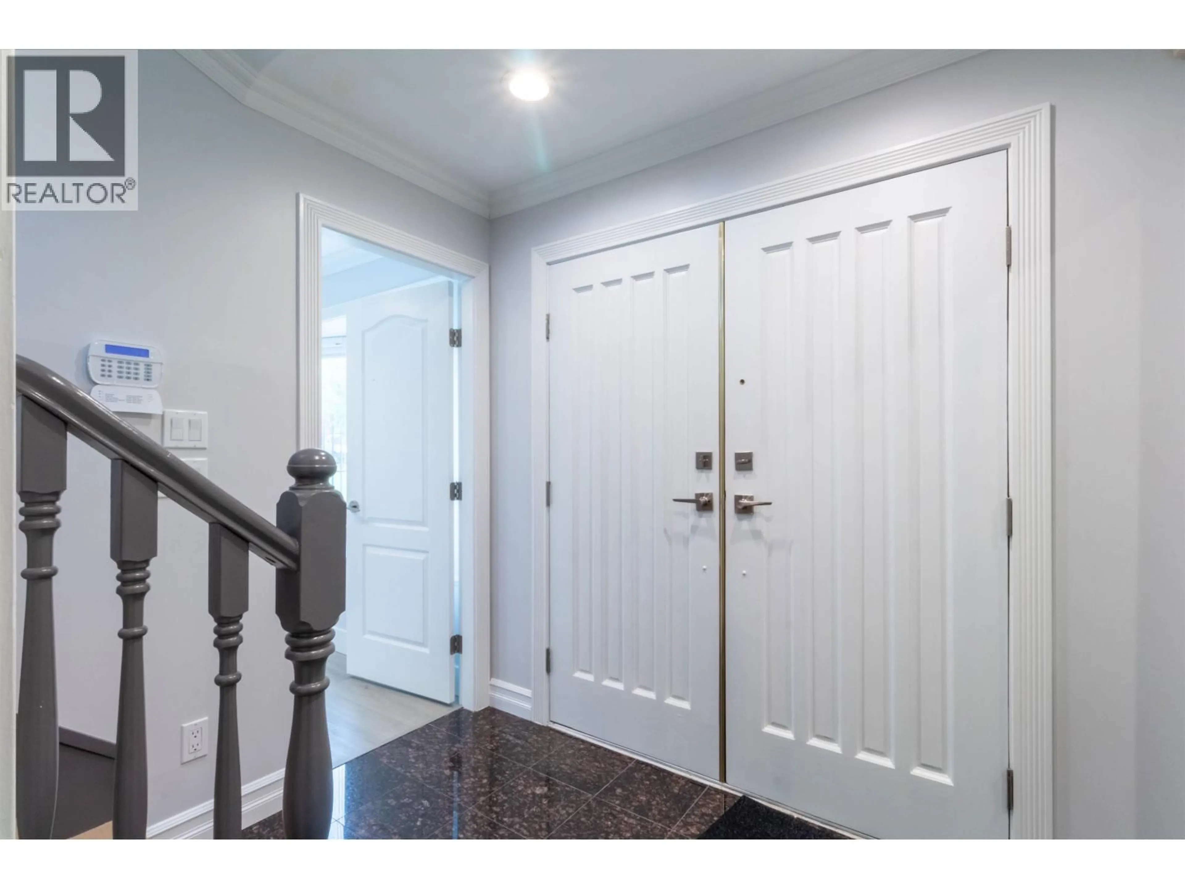 Indoor entryway for 392 63RD AVENUE, Vancouver British Columbia V5X2J9