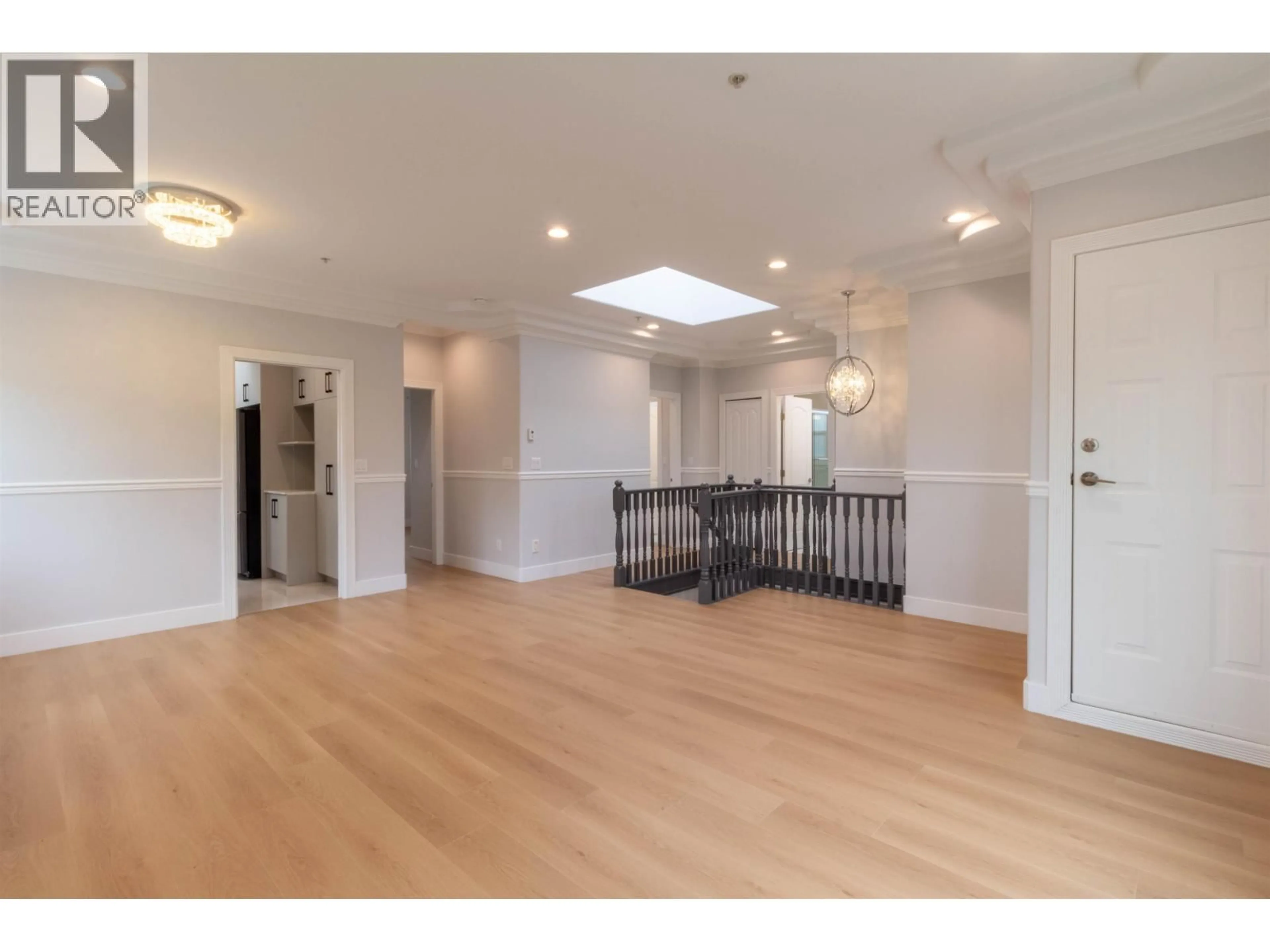 Indoor foyer for 392 63RD AVENUE, Vancouver British Columbia V5X2J9