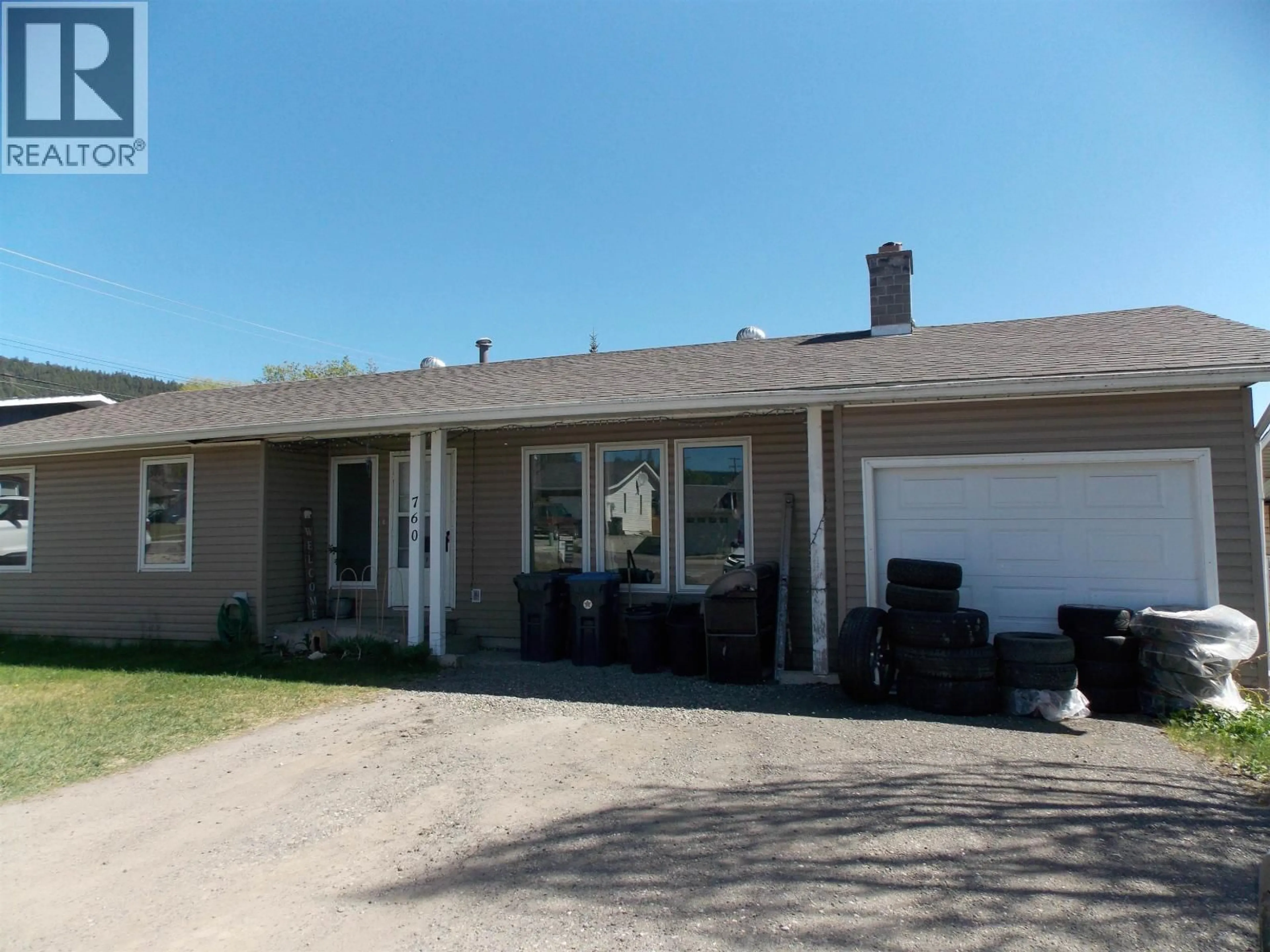 Home with vinyl exterior material, street for 760 SMITH STREET, Williams Lake British Columbia V2G4A5