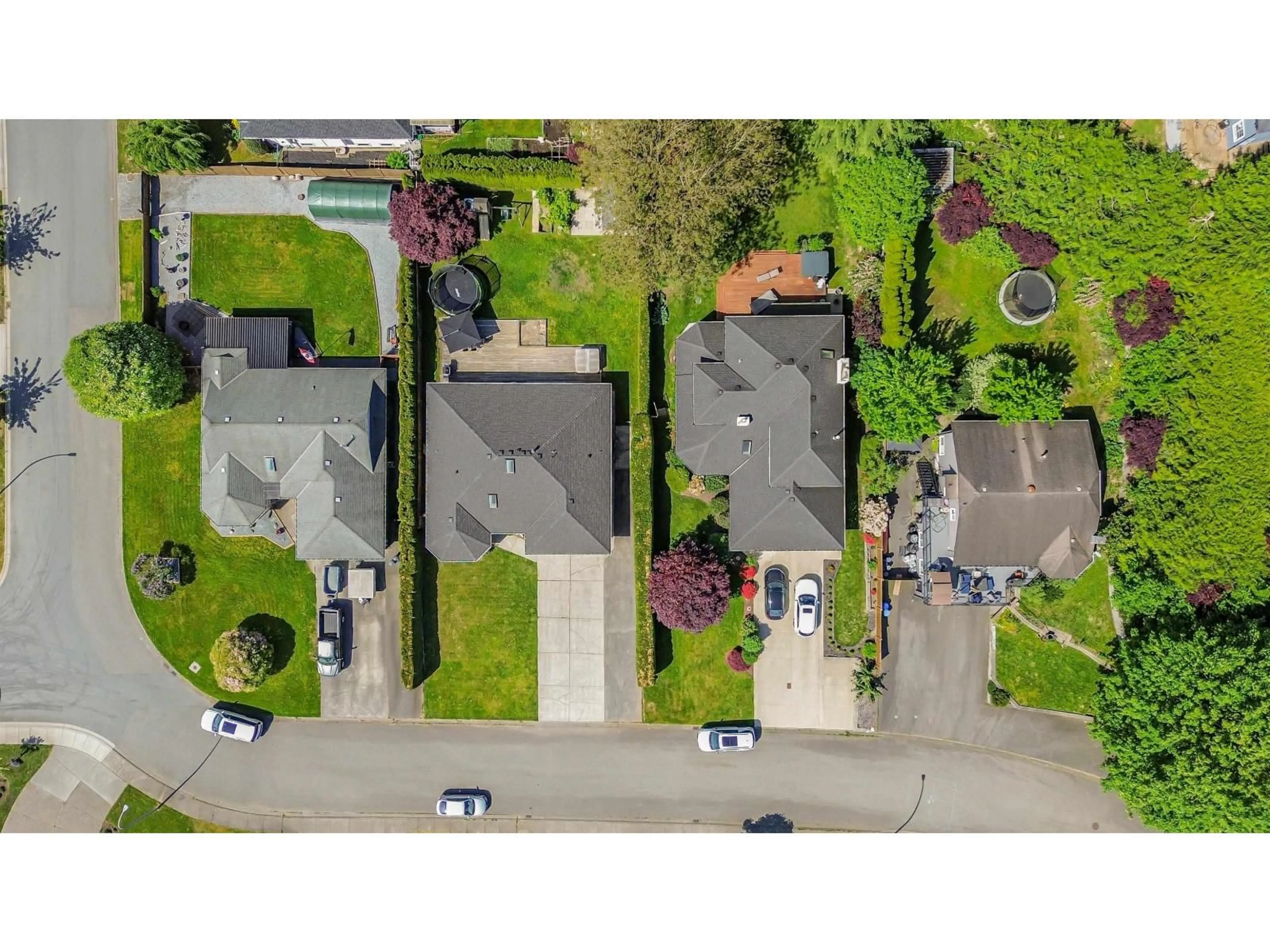A pic from outside/outdoor area/front of a property/back of a property/a pic from drone, street for 35061 SUNNYSIDE DRIVE, Mission British Columbia V2V6S9