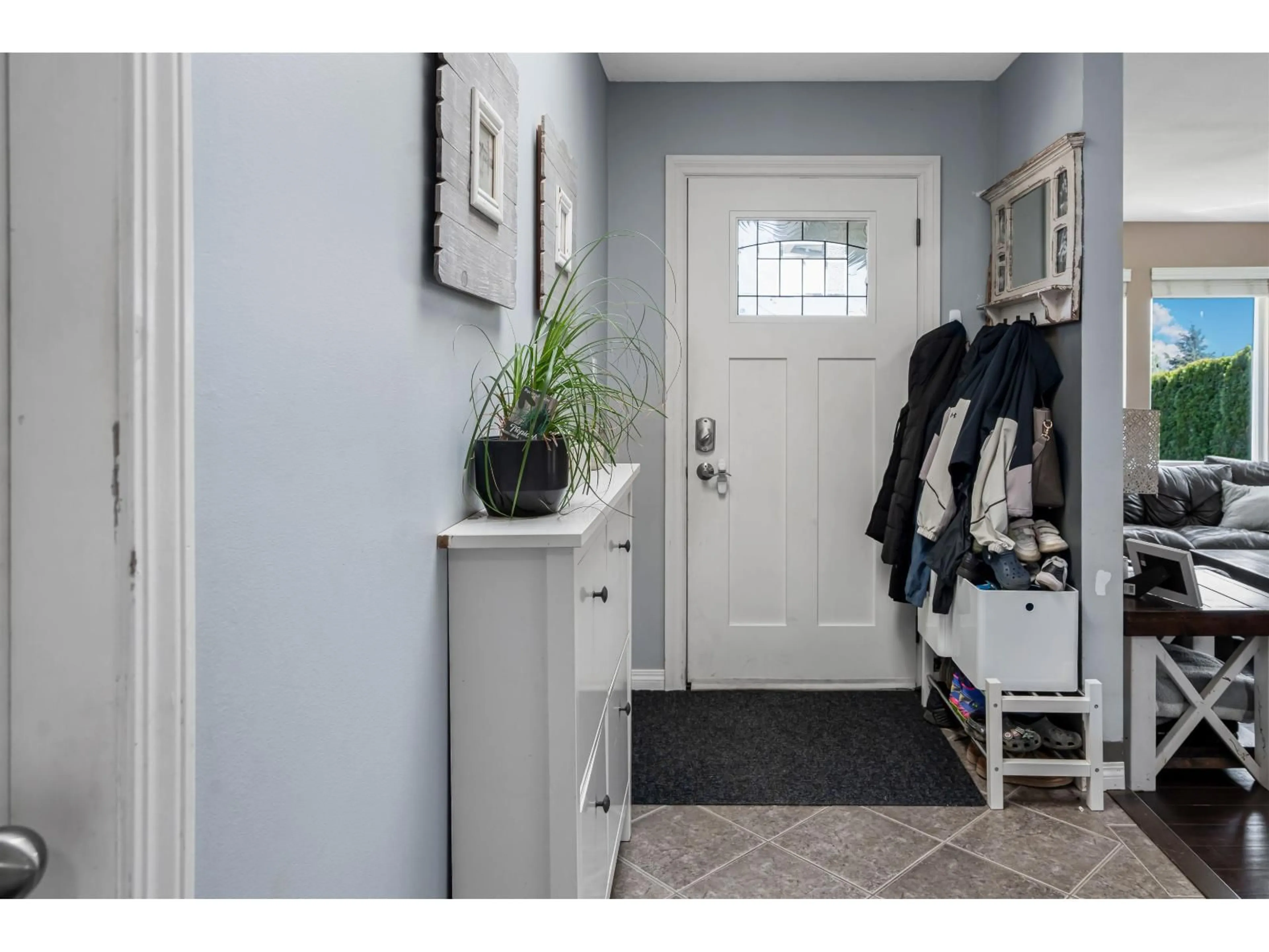 Indoor entryway for 35061 SUNNYSIDE DRIVE, Mission British Columbia V2V6S9