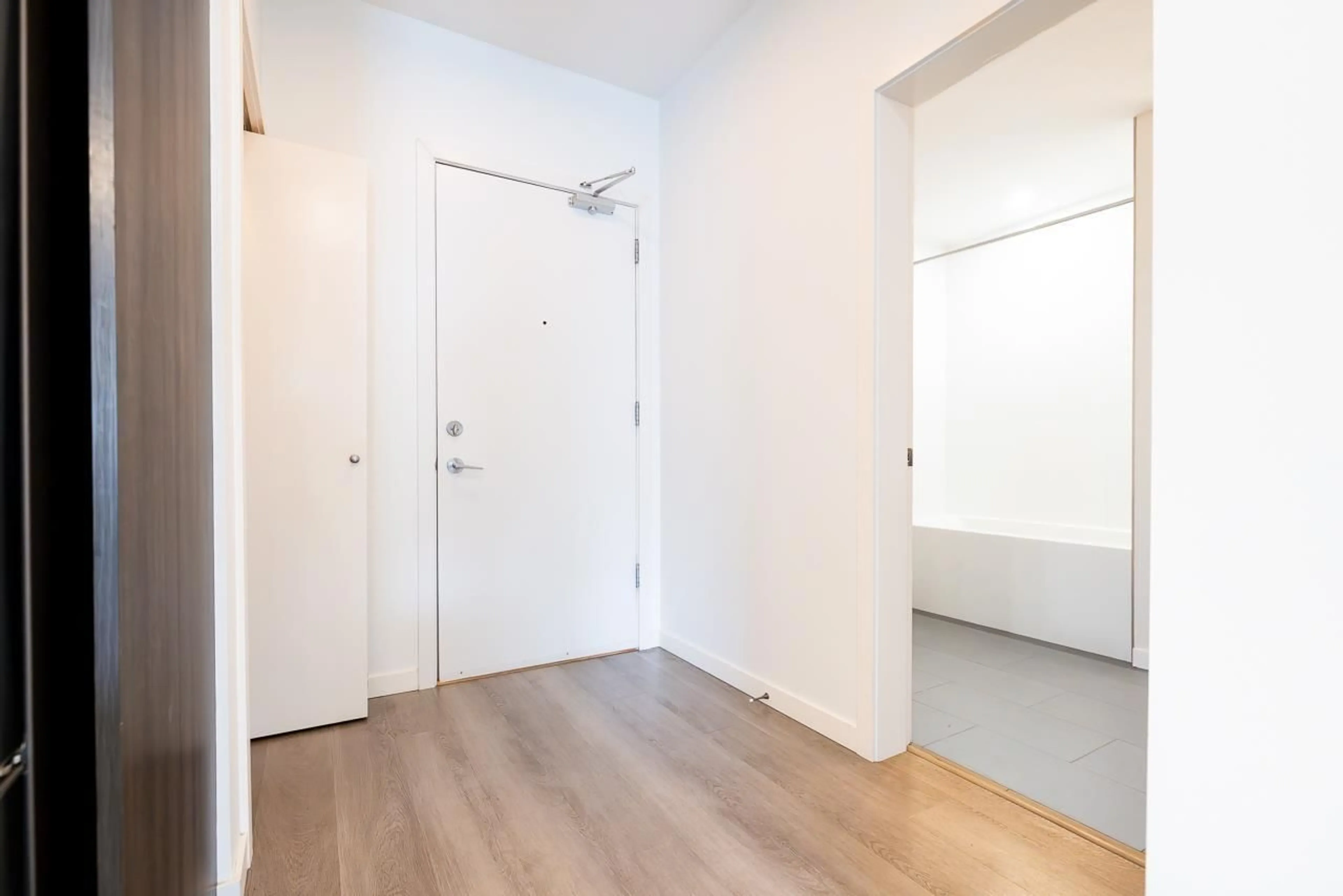 Indoor entryway for B203 - 20087 68 AVENUE, Langley British Columbia V2Y0Y3