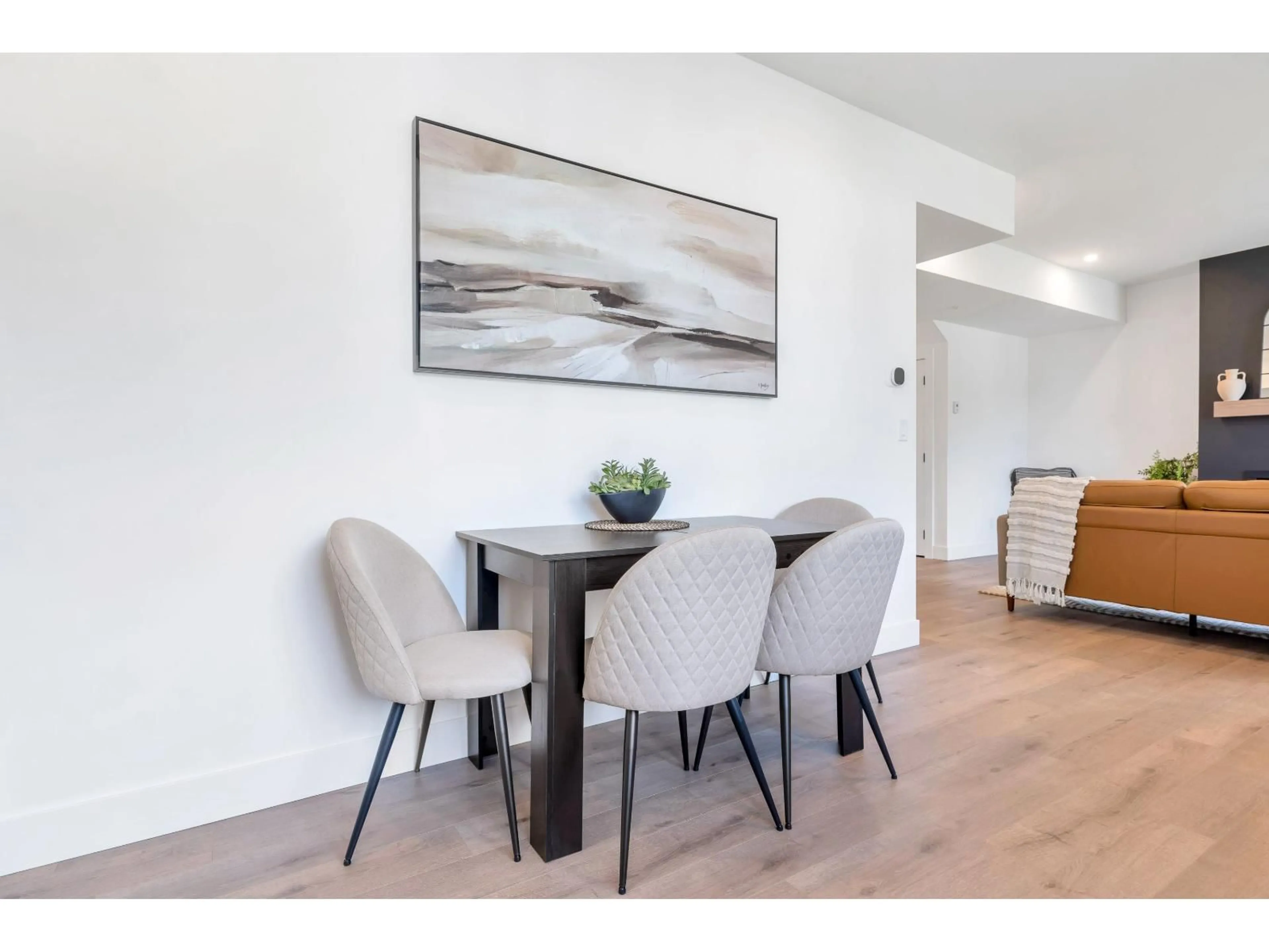 Dining room, wood/laminate floor for 1 - 558 PARK STREET, Hope British Columbia V0X1L0
