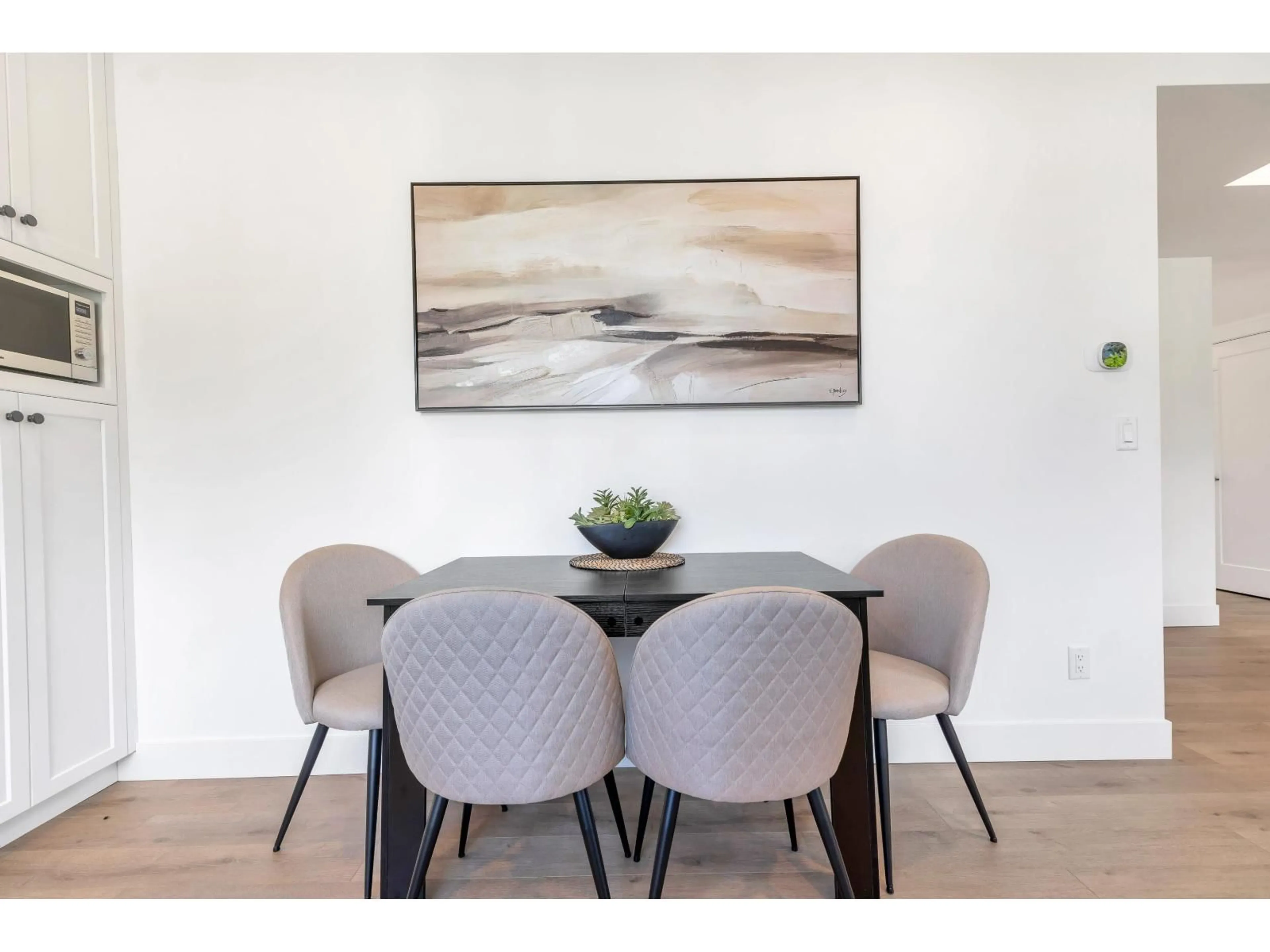 Dining room, wood/laminate floor for 1 - 558 PARK STREET, Hope British Columbia V0X1L0