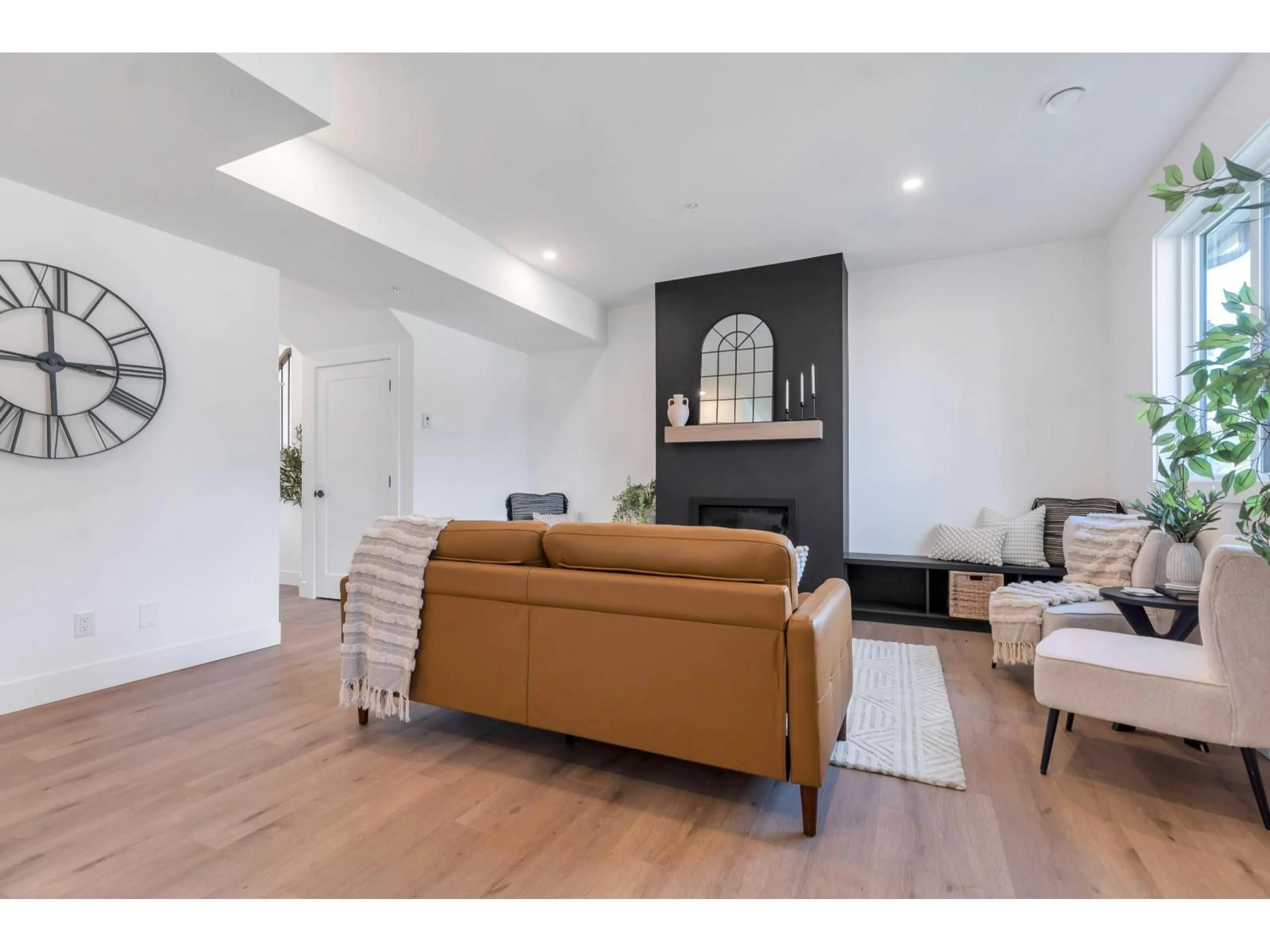 Living room with furniture, unknown for 1 - 558 PARK STREET, Hope British Columbia V0X1L0