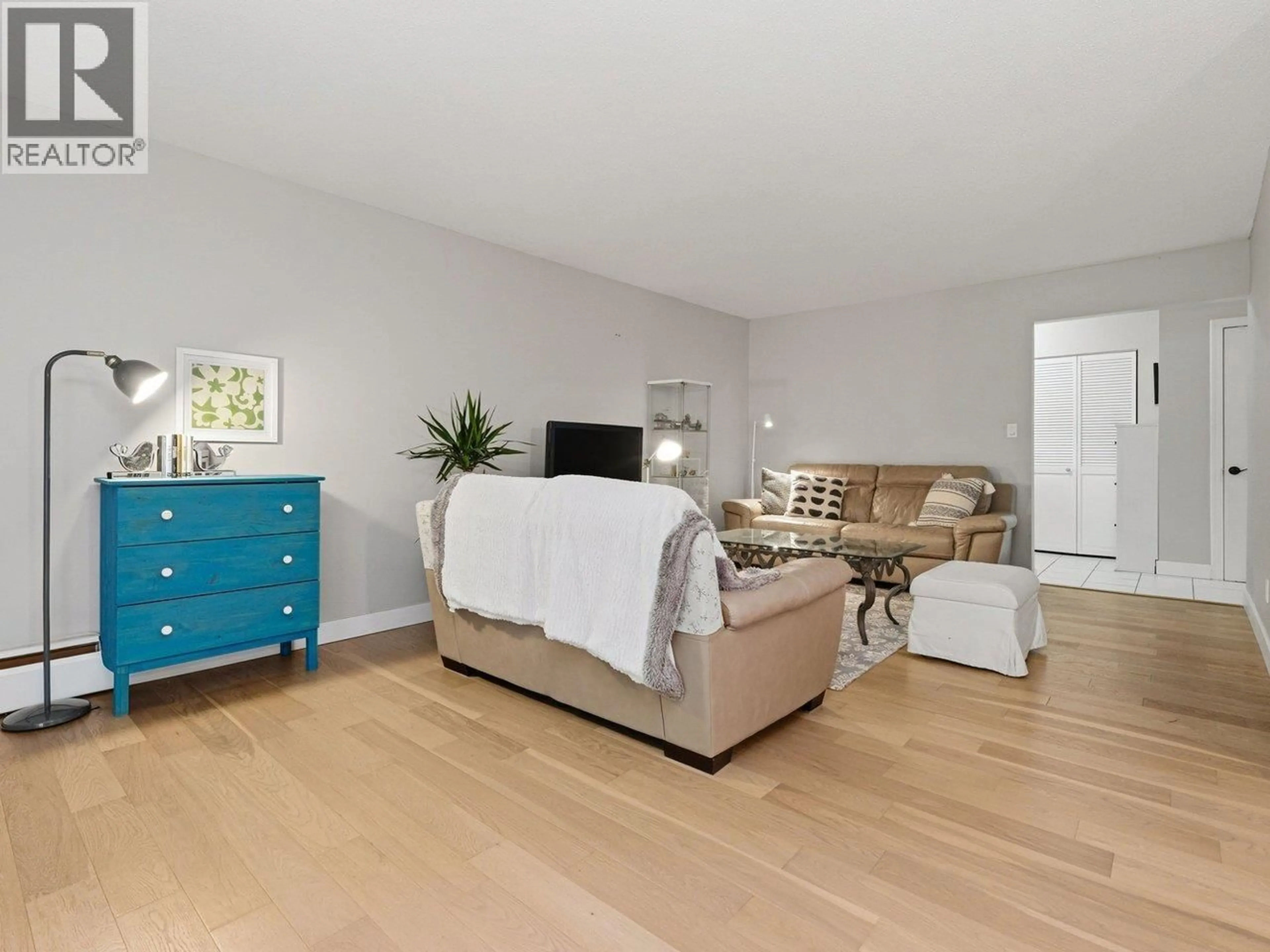 Living room with furniture, wood/laminate floor for 89 - 1052 PREMIER STREET, North Vancouver British Columbia V7J2G8