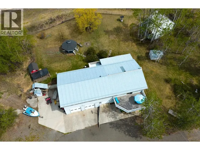 3451 DUNSMUIR ROAD, Lac La Hache 3