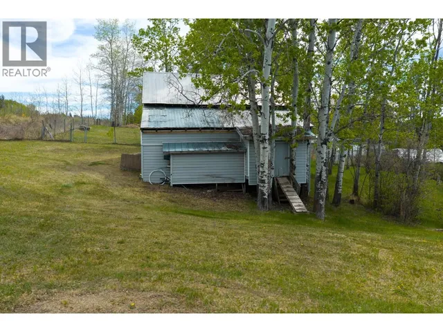 3451 DUNSMUIR ROAD, Lac La Hache 5