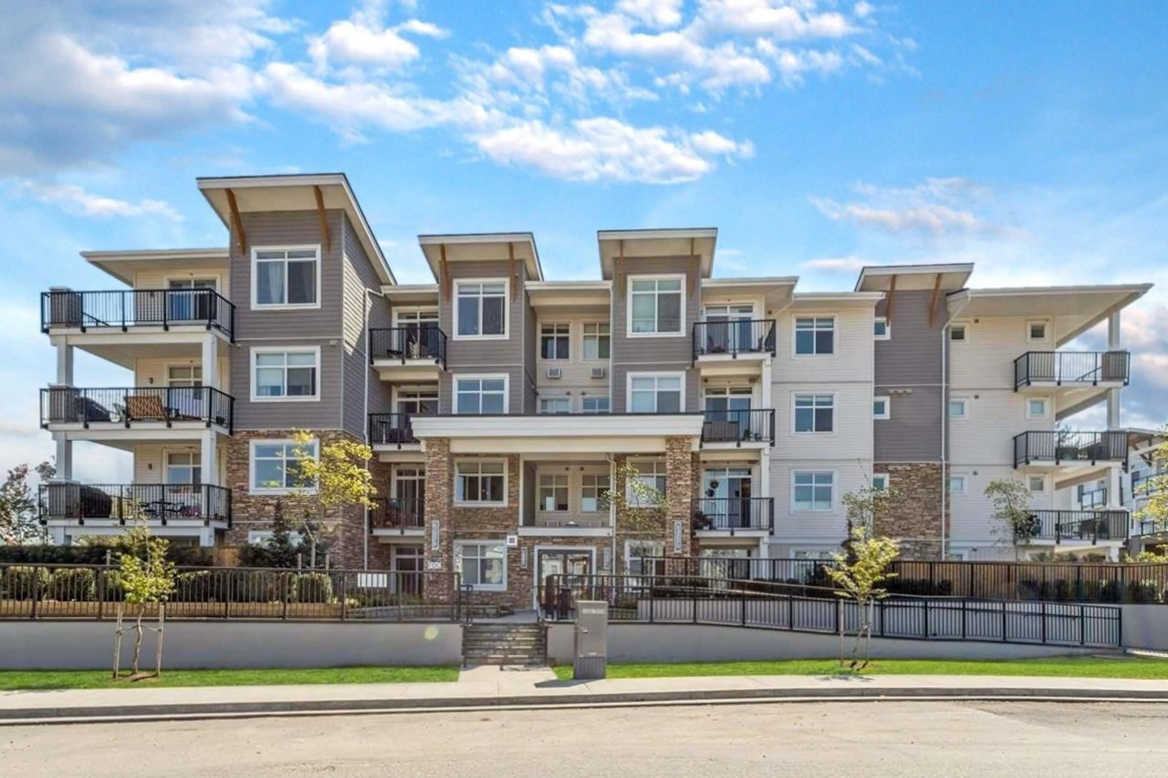Unknown for 405 - 19940 BRYDON CRESCENT, Langley British Columbia V3A0K8