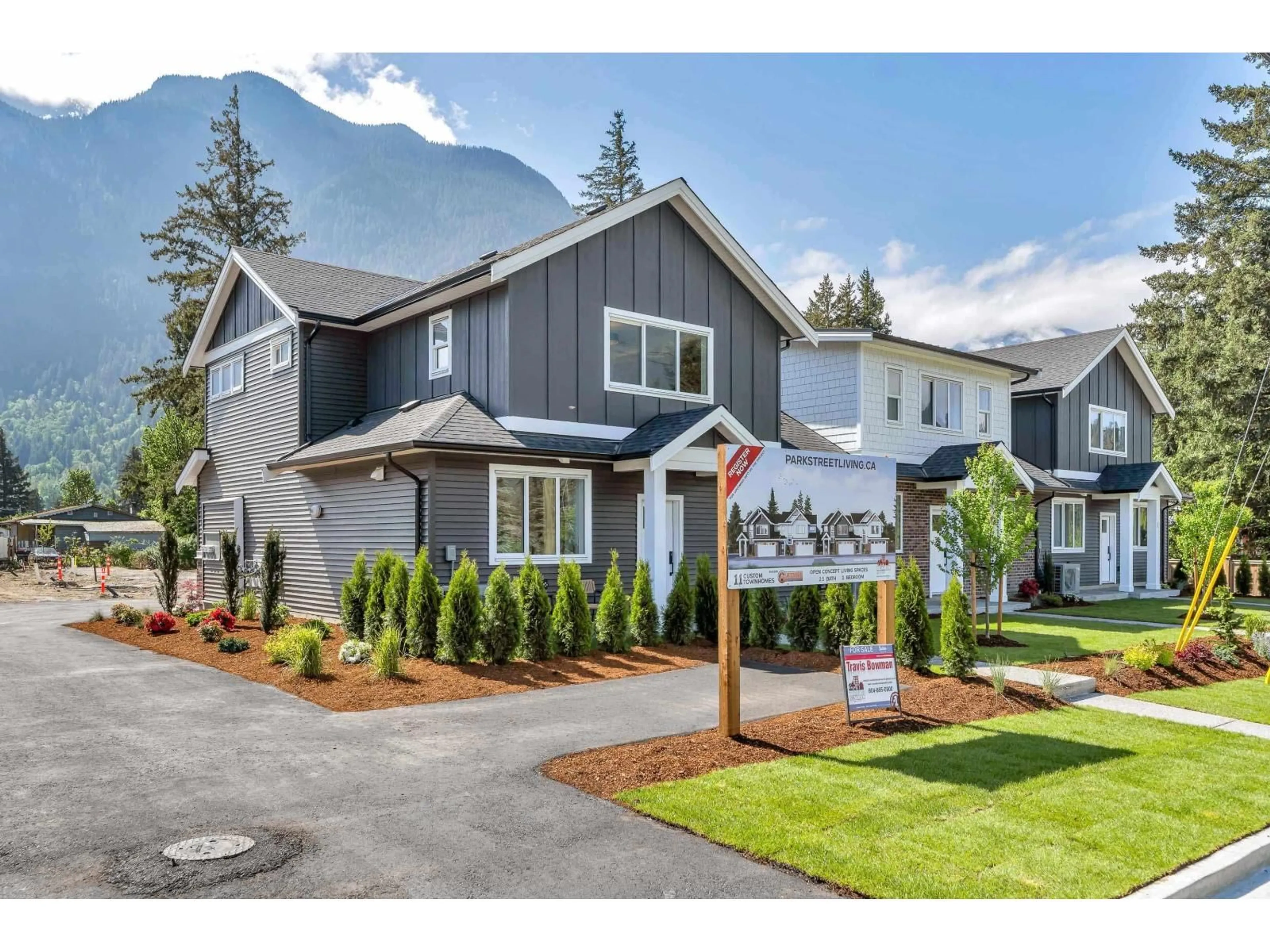 Home with vinyl exterior material, mountain view for 2 - 558 PARK STREET, Hope British Columbia V0X1L0