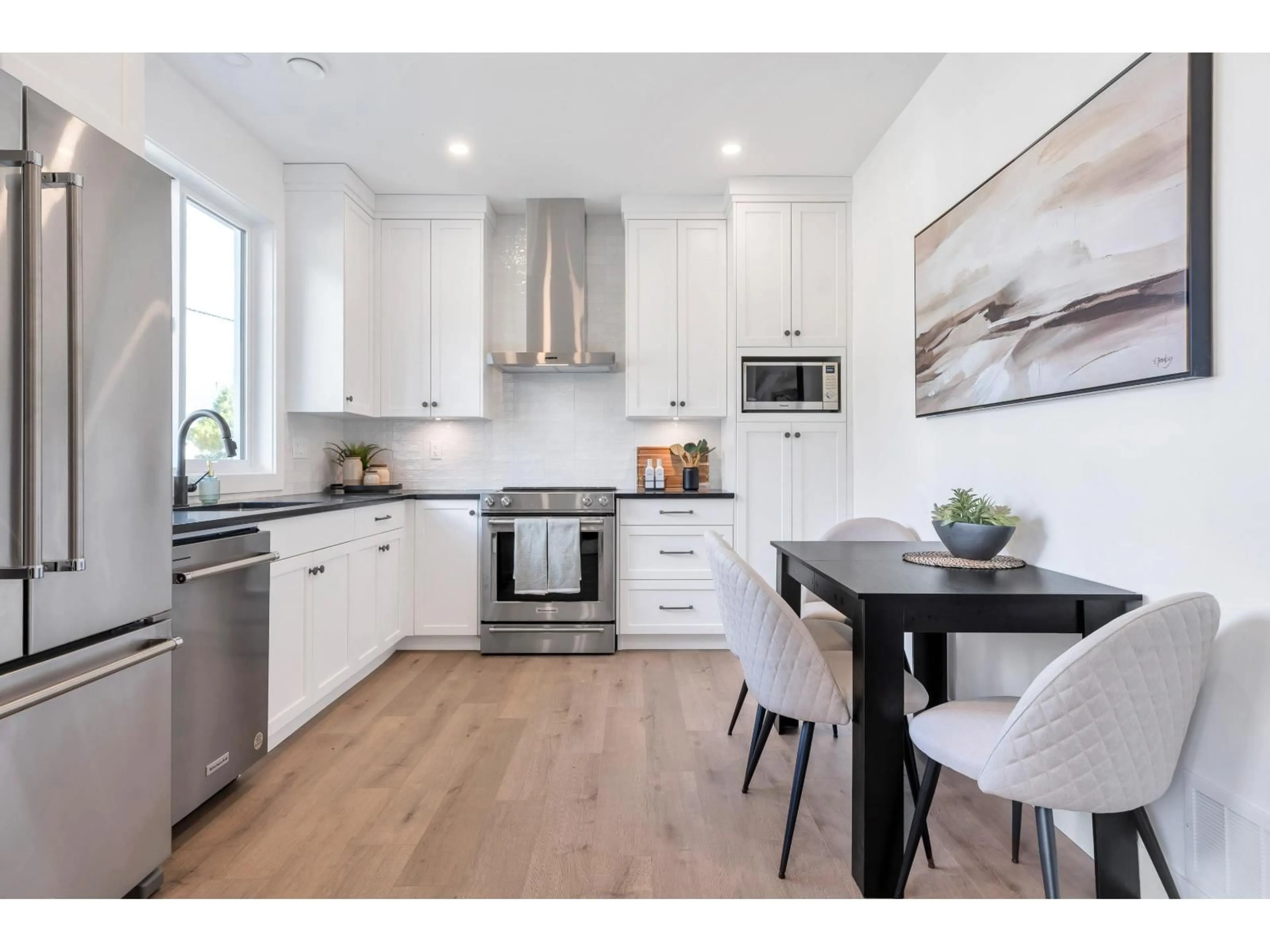 Open concept kitchen, wood/laminate floor for 2 - 558 PARK STREET, Hope British Columbia V0X1L0