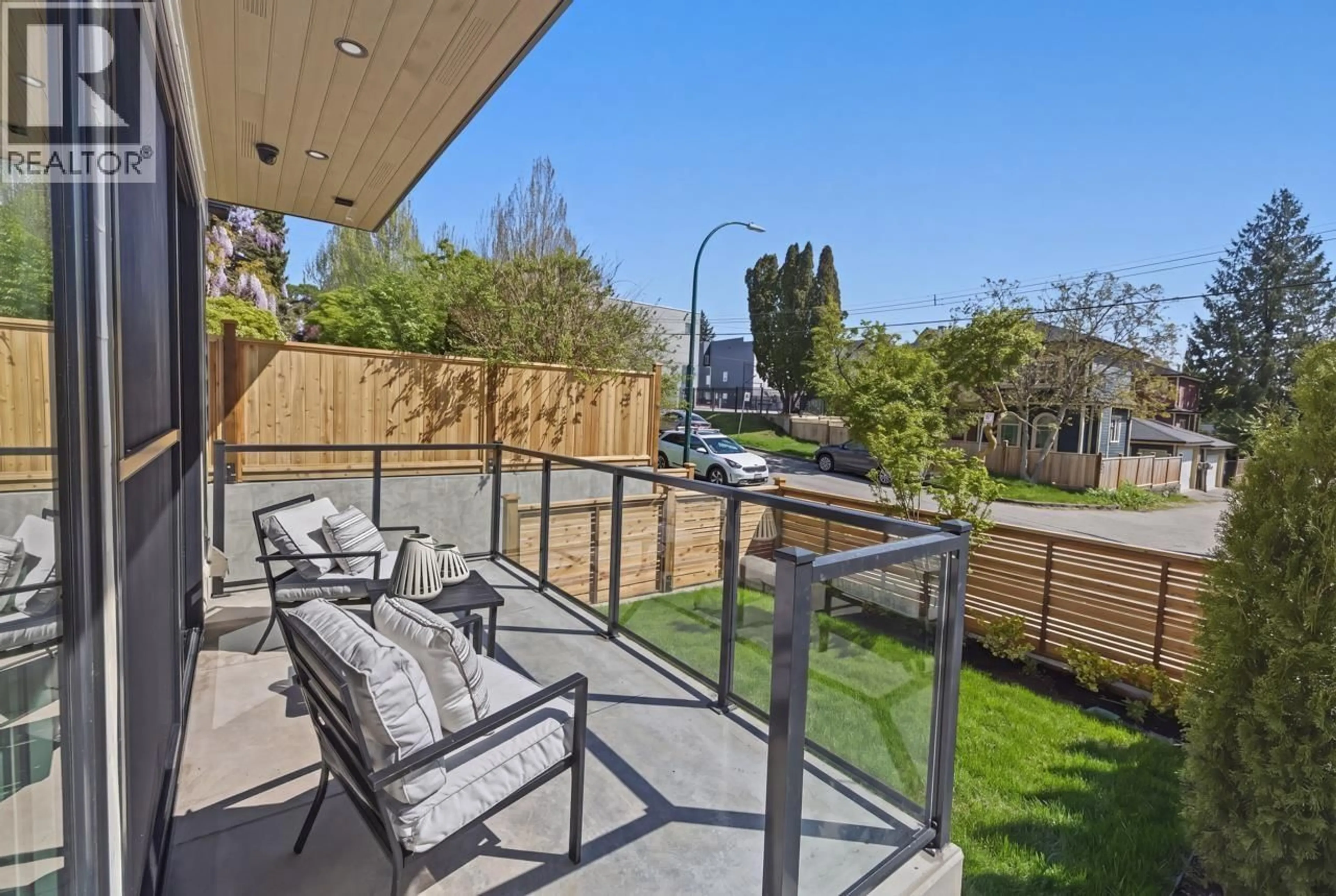 Patio, street for 1 - 625 24TH AVENUE, Vancouver British Columbia V5V2A3