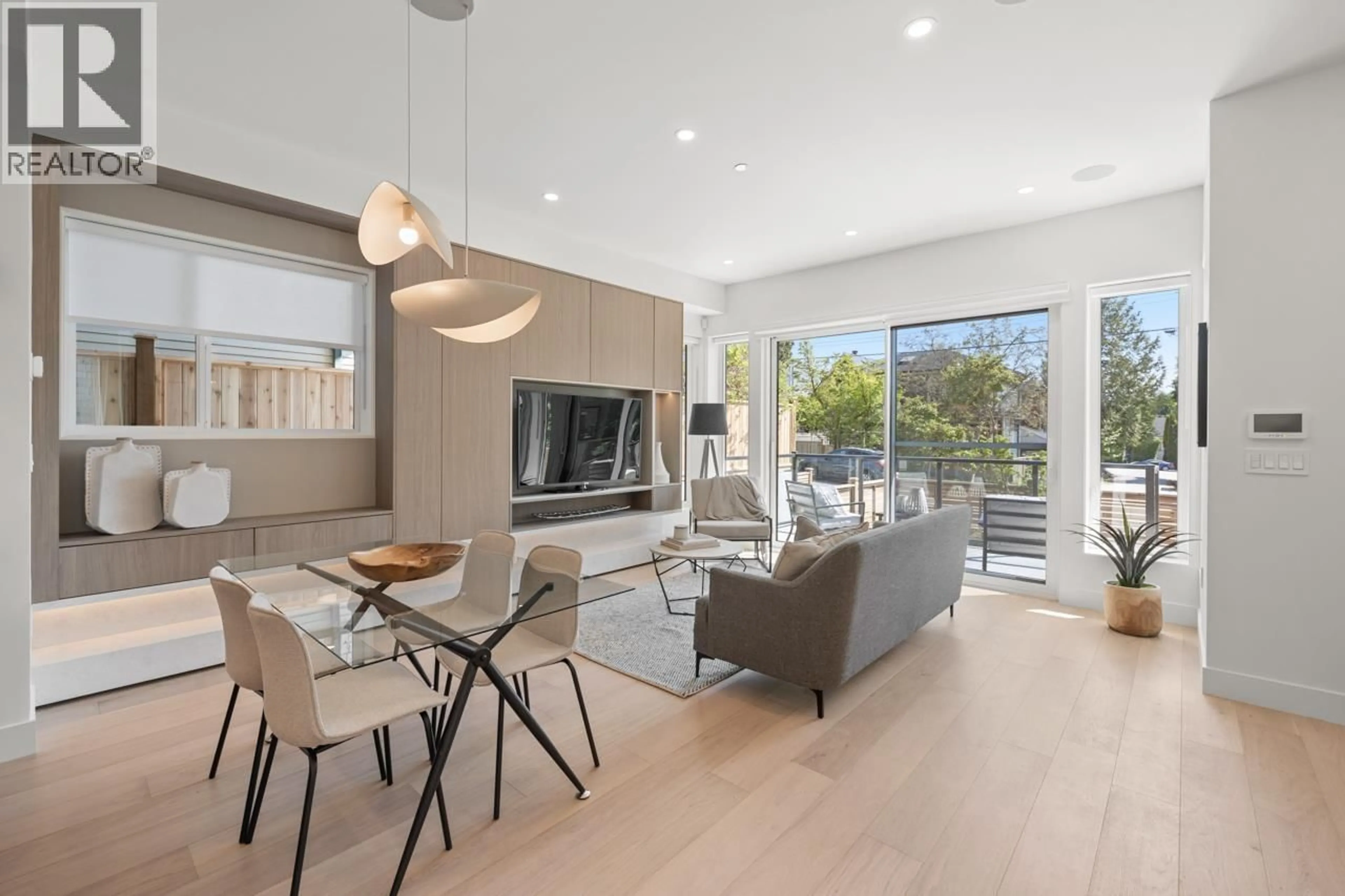 Living room with furniture, unknown for 1 - 625 24TH AVENUE, Vancouver British Columbia V5V2A3