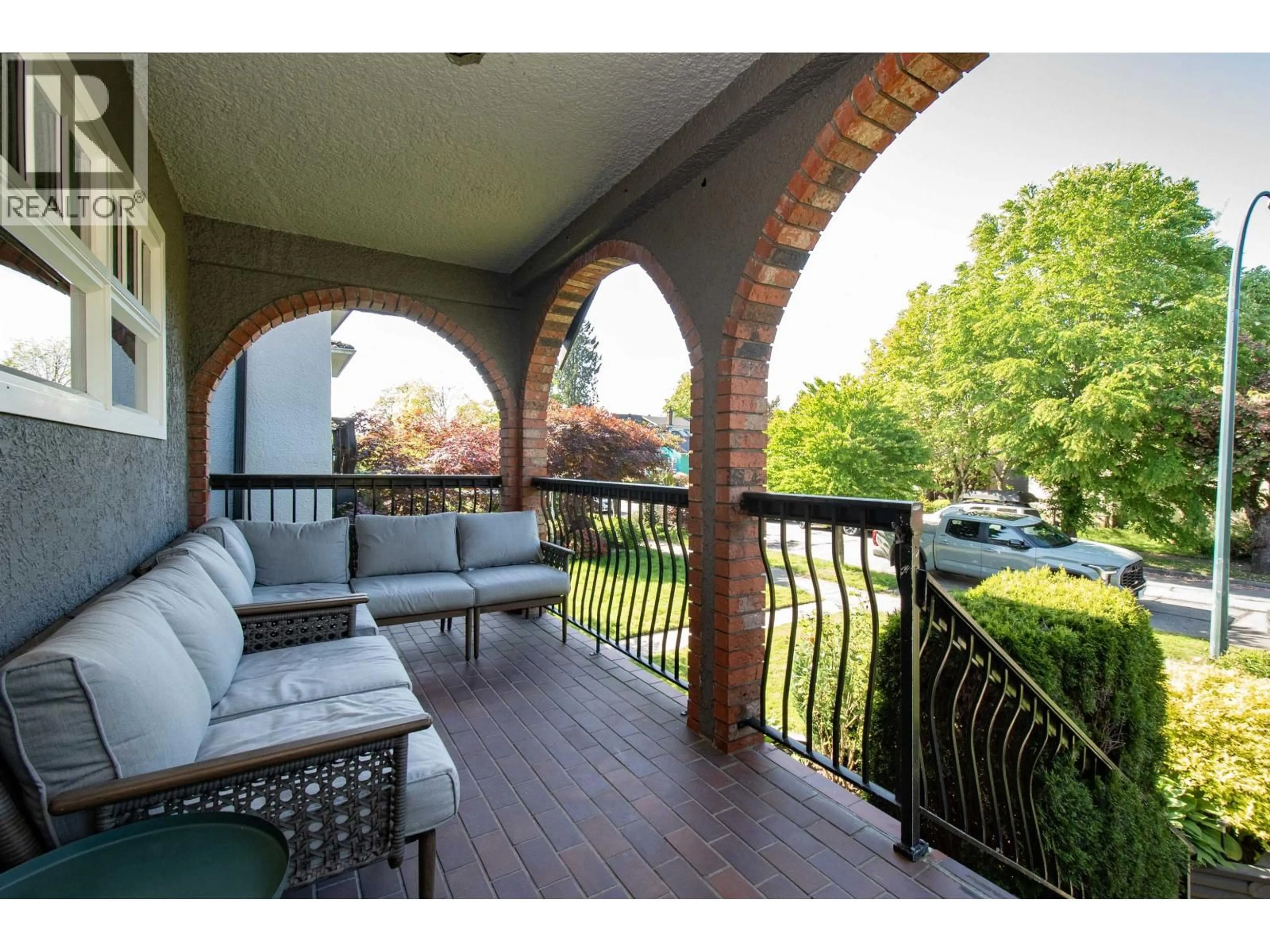 Patio, street for 2248 GRAVELEY STREET, Vancouver British Columbia V5L3C2