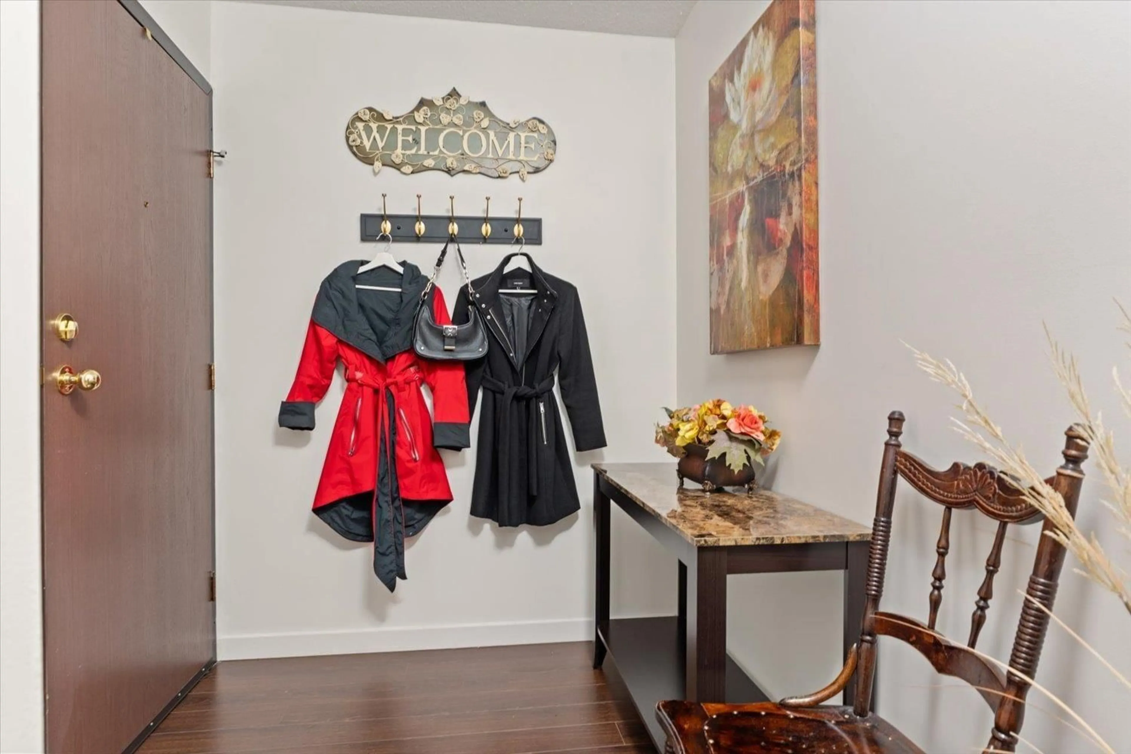 Indoor entryway for 302 - 46374 MARGARET AVENUE, Chilliwack British Columbia V2P2H1