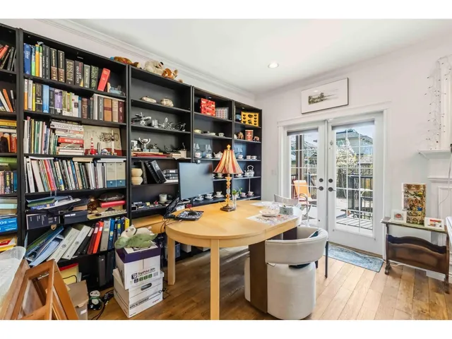 15544 RUSSELL AVENUE, White Rock 3