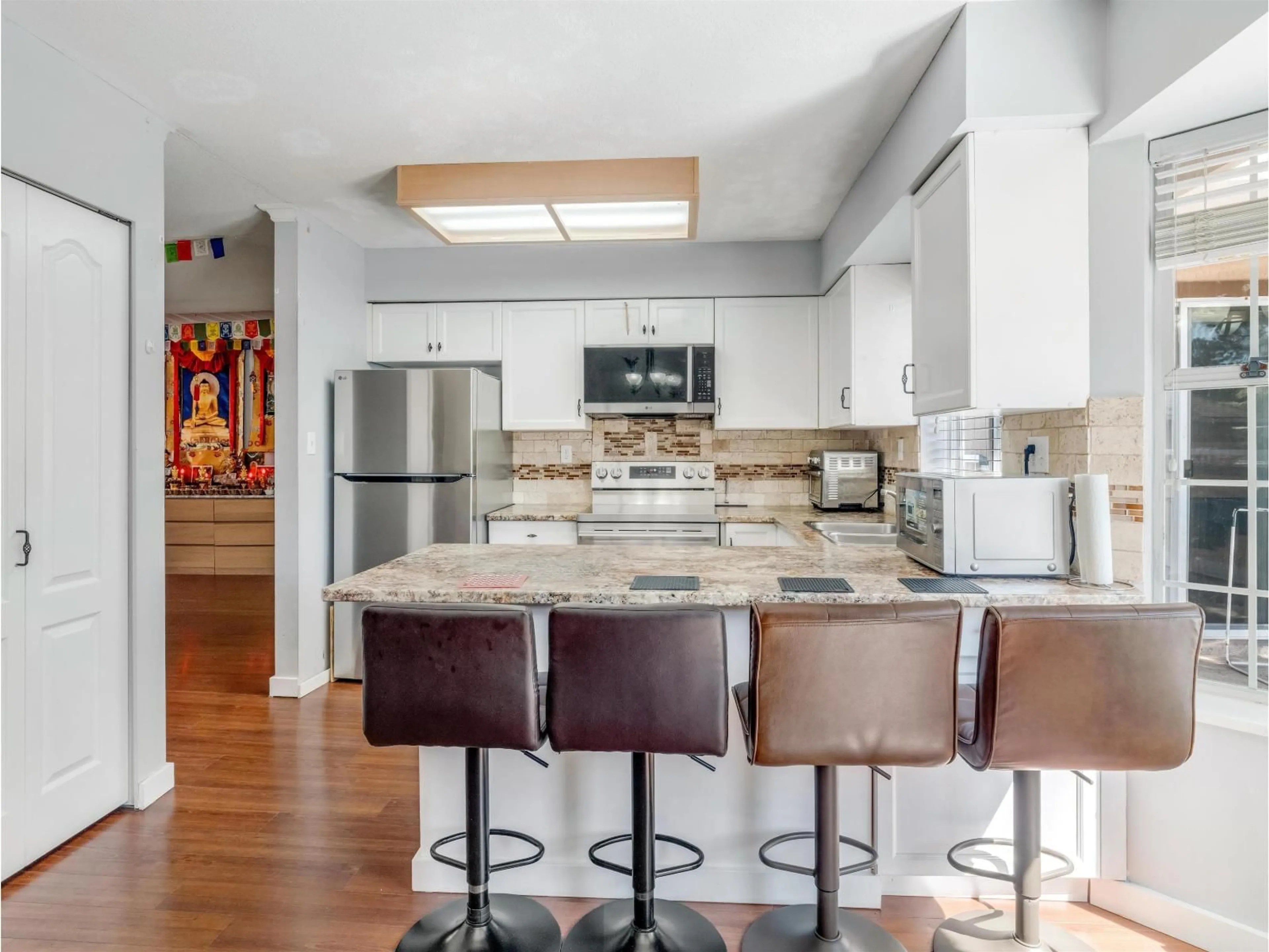 Open concept kitchen, unknown for 221 - 14861 98 AVENUE, Surrey British Columbia V3R0A2