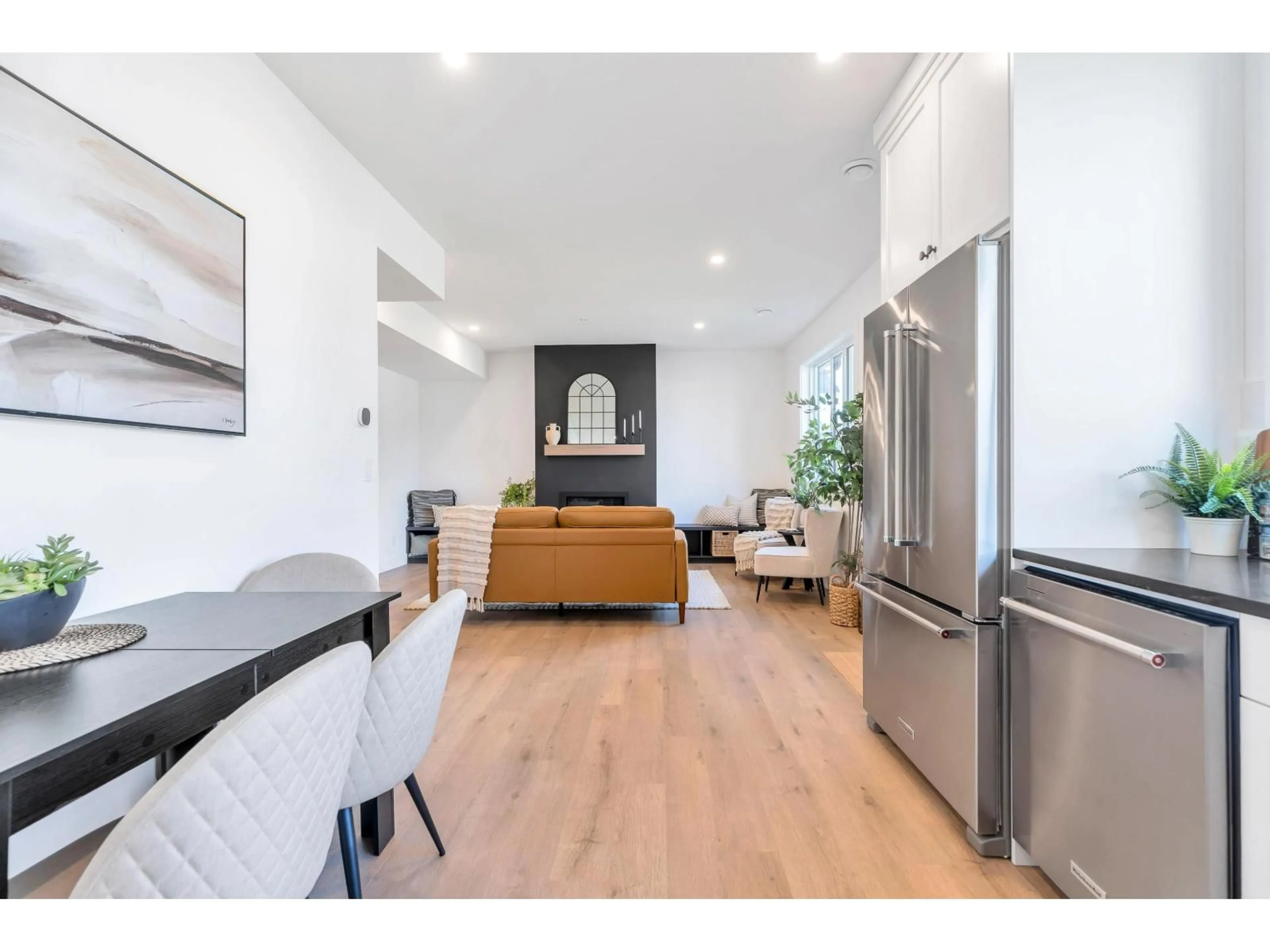 Open concept kitchen, wood/laminate floor for 3 - 558 PARK STREET, Hope British Columbia V0X1L0