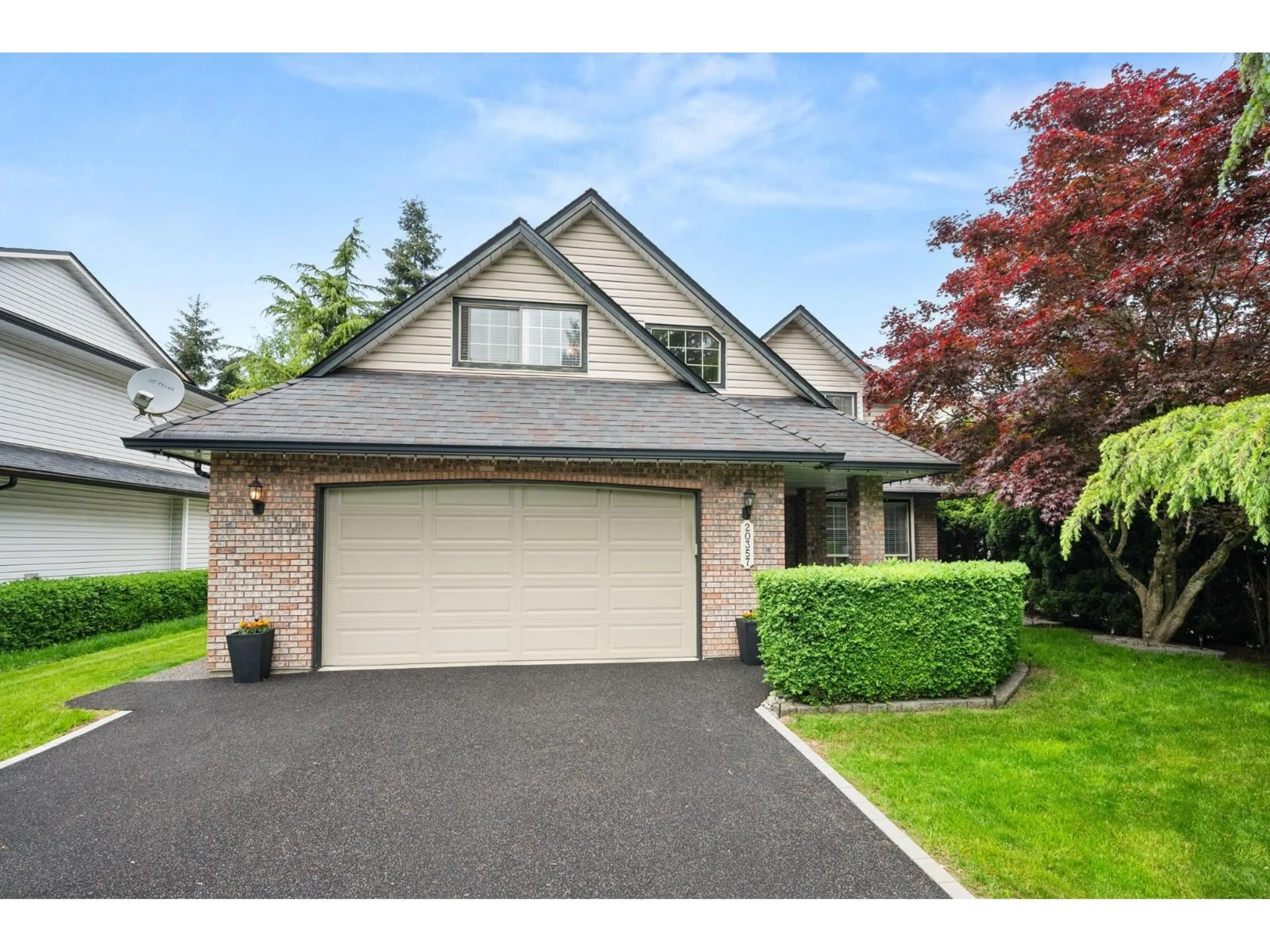 Home with vinyl exterior material, street for 20357 91A AVENUE, Langley British Columbia V1M2G2