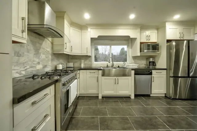 18369 21A AVENUE, Surrey 4