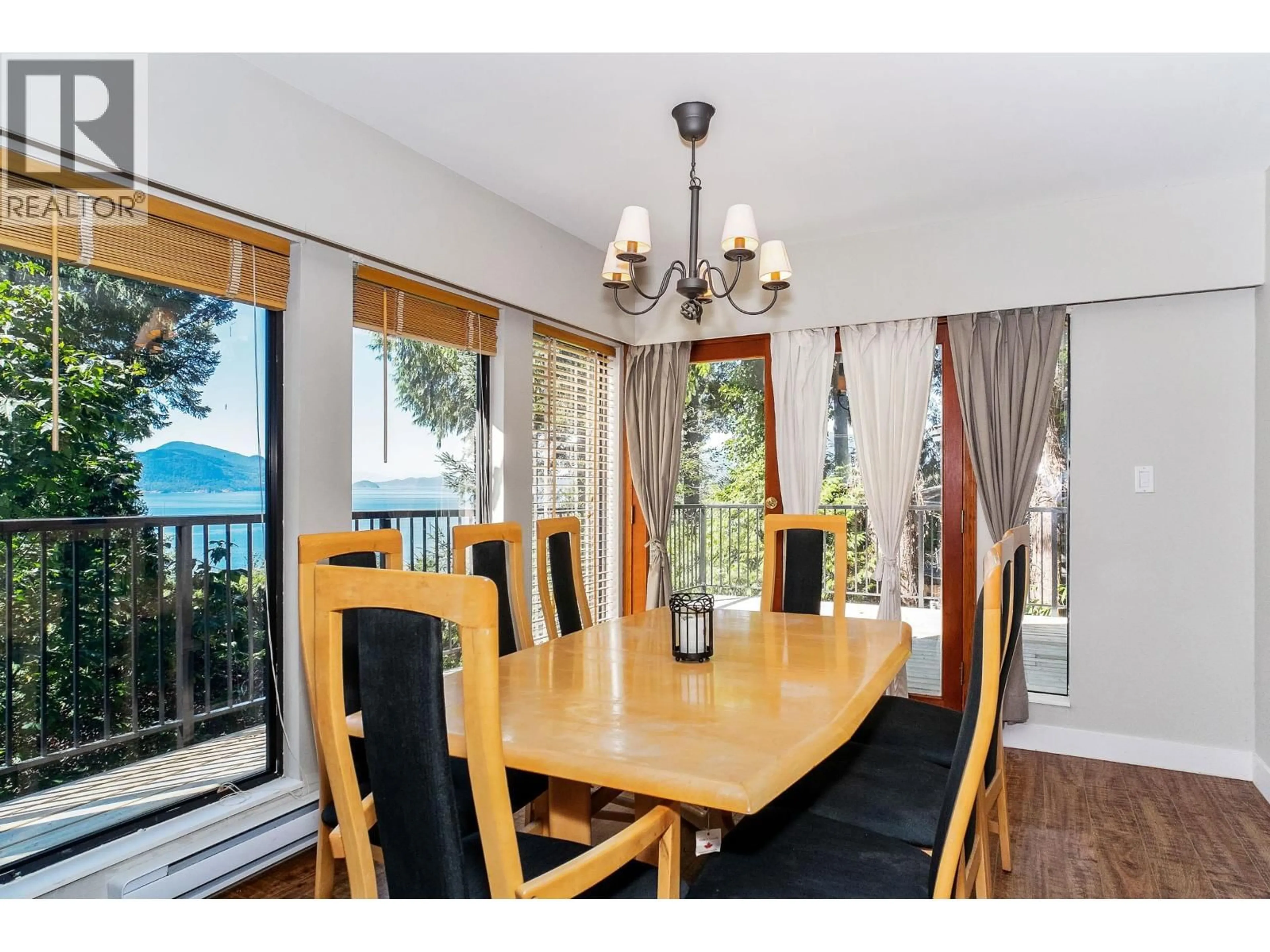 Dining room, wood/laminate floor for 430 BAYVIEW ROAD, West Vancouver British Columbia V0N2E0