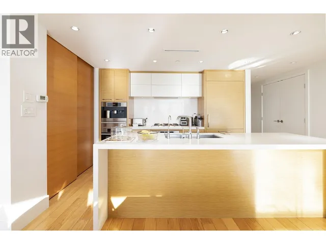 3001 - 667 HOWE STREET, Vancouver 2