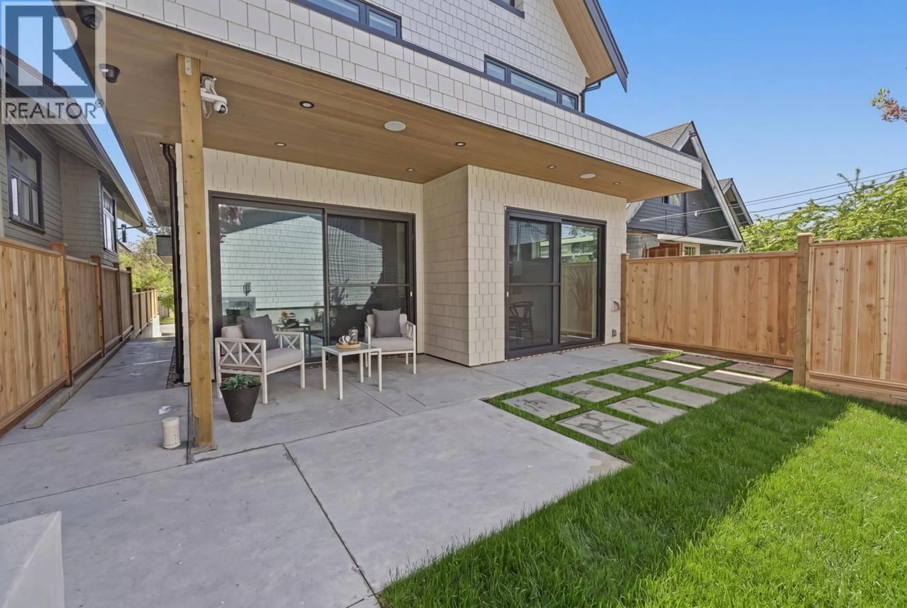 Patio, street for 2 - 625 24TH AVENUE, Vancouver British Columbia V5V2A3