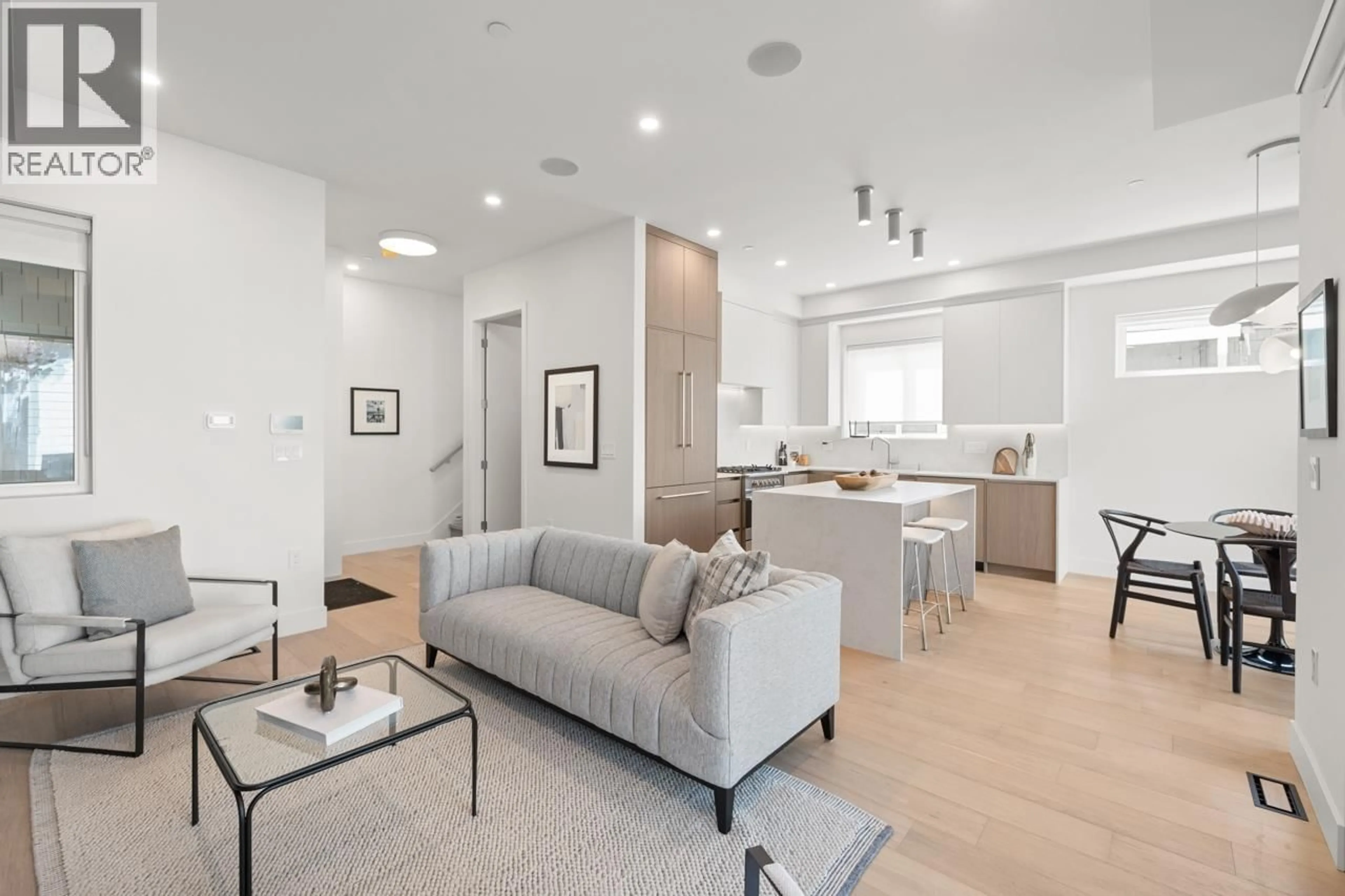 Living room with furniture, unknown for 2 - 625 24TH AVENUE, Vancouver British Columbia V5V2A3