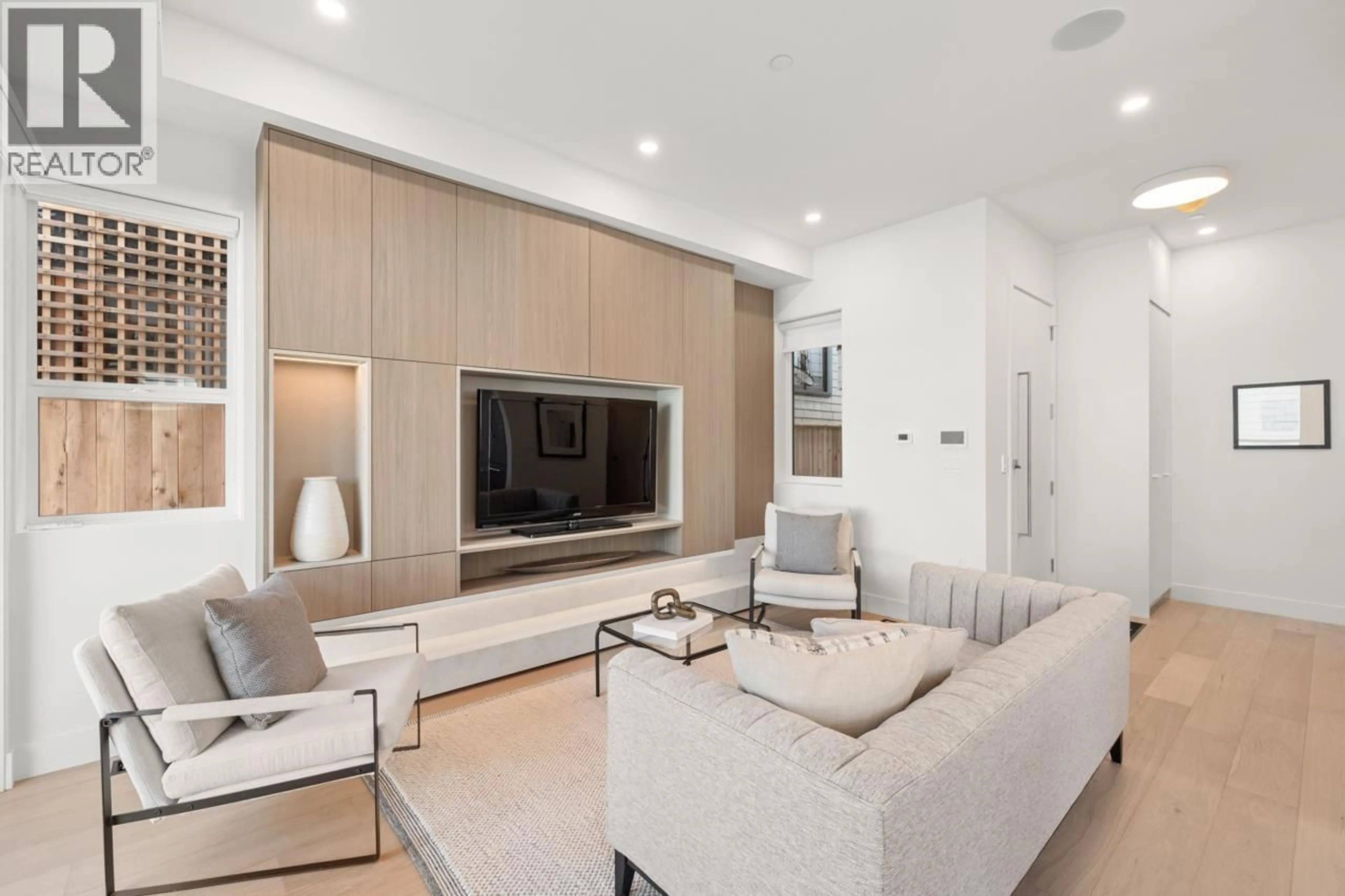 Living room with furniture, unknown for 2 - 625 24TH AVENUE, Vancouver British Columbia V5V2A3