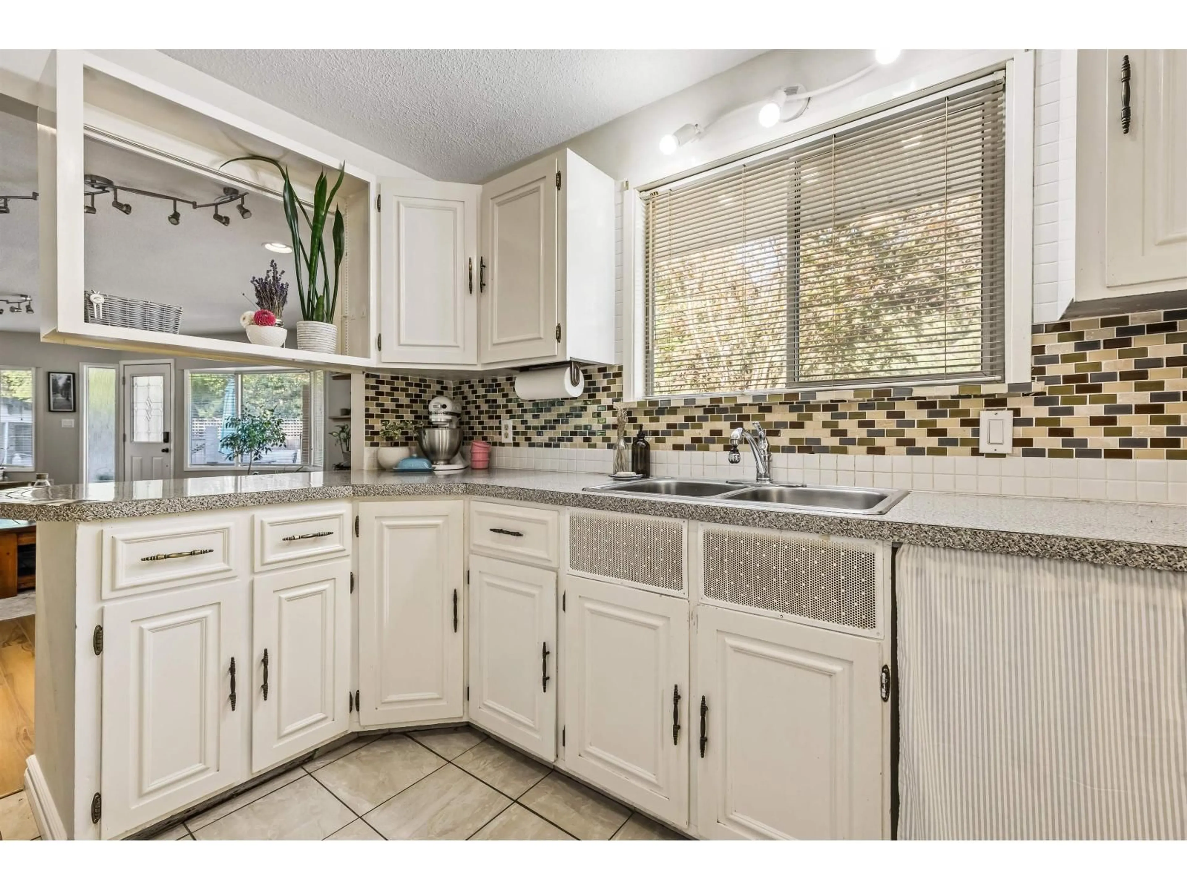 Unknown for 45942 SLEEPY HOLLOW ROAD, Cultus Lake British Columbia V2R5A8