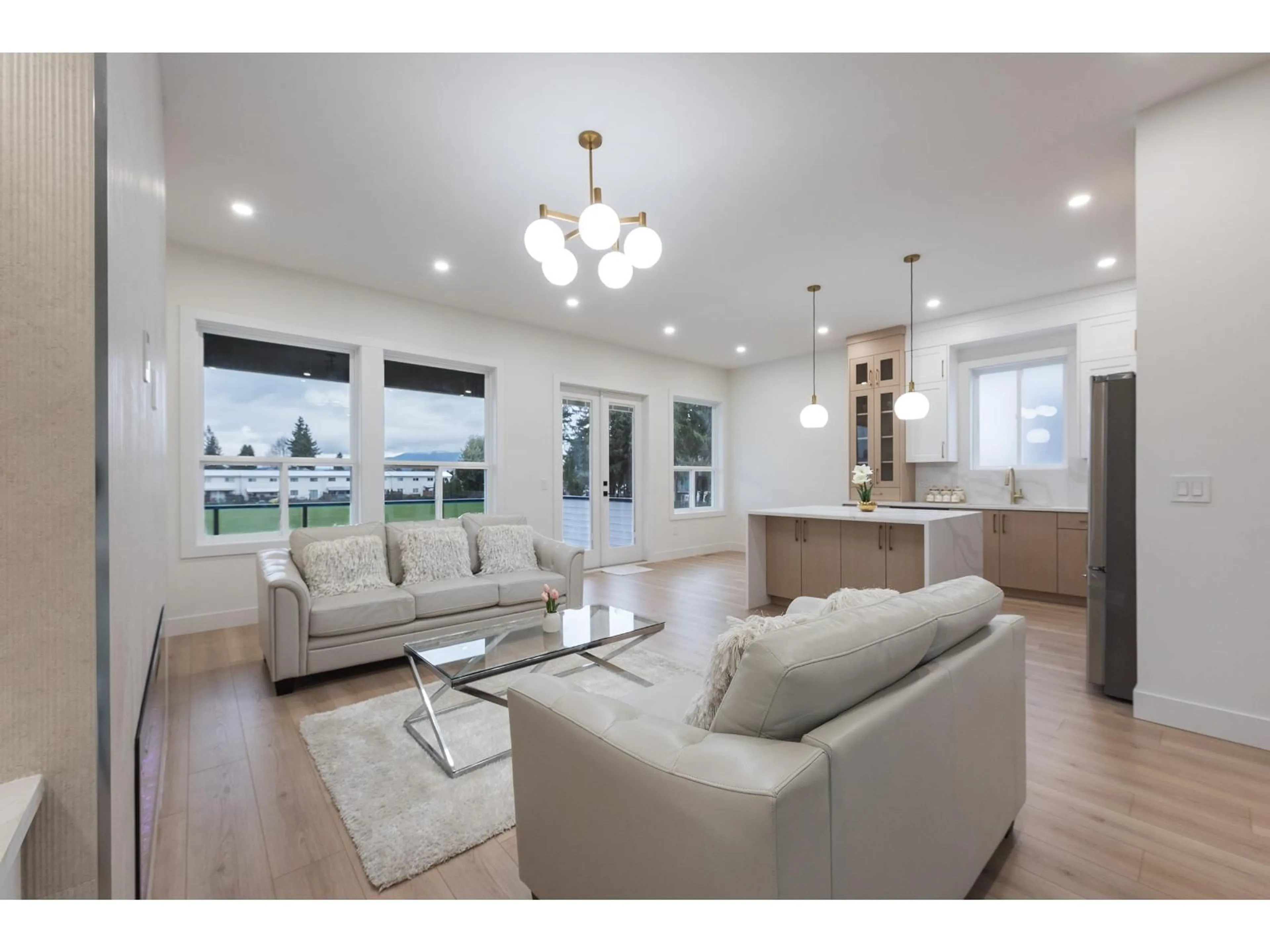 Living room with furniture, unknown for 46339 MAPLE AVENUE, Chilliwack British Columbia V2P2J5