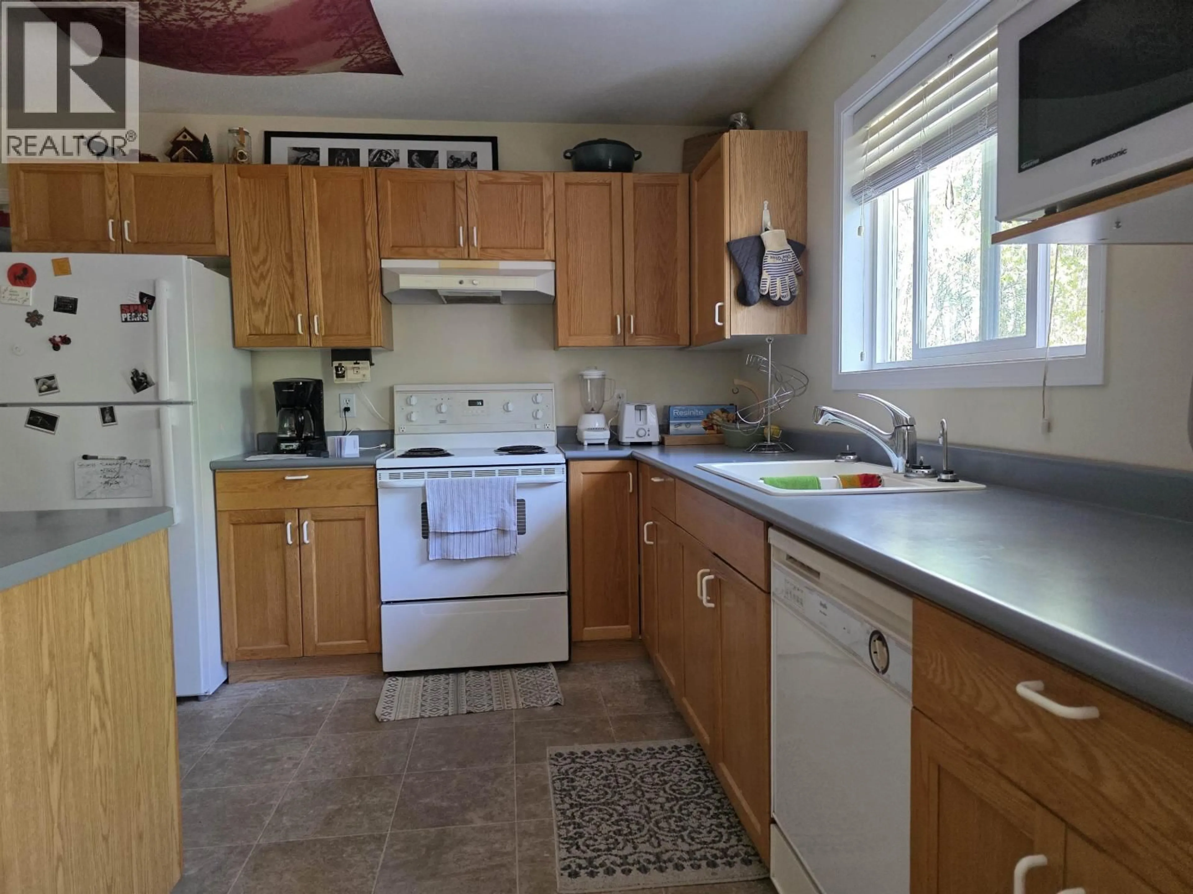 Standard kitchen, unknown for 360 DAWSON STREET, Quesnel British Columbia V2J6A9