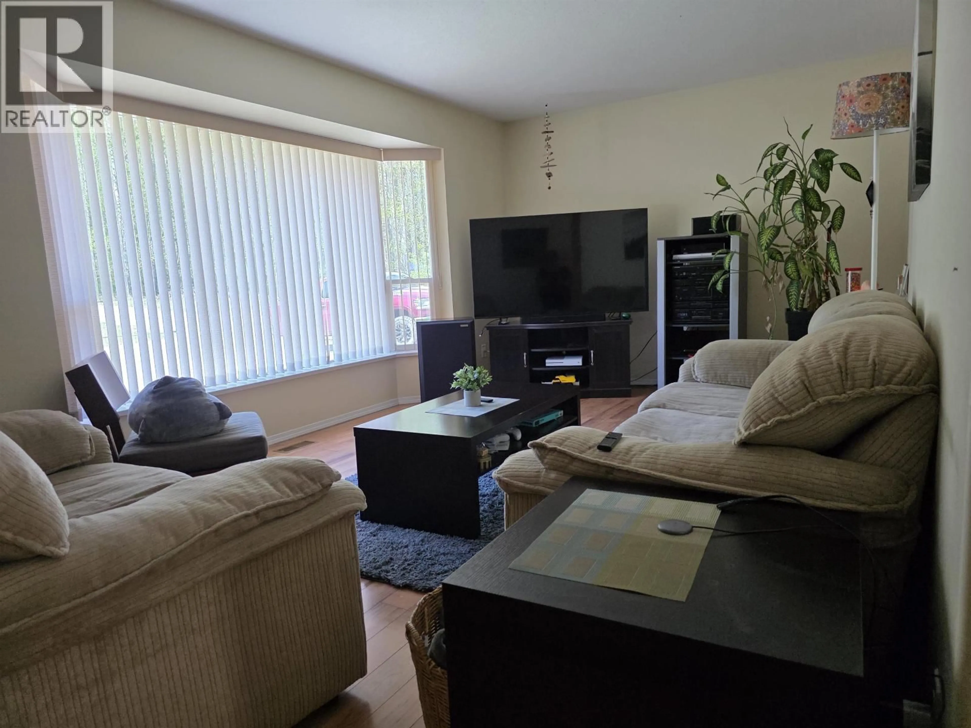 Living room with furniture, unknown for 360 DAWSON STREET, Quesnel British Columbia V2J6A9