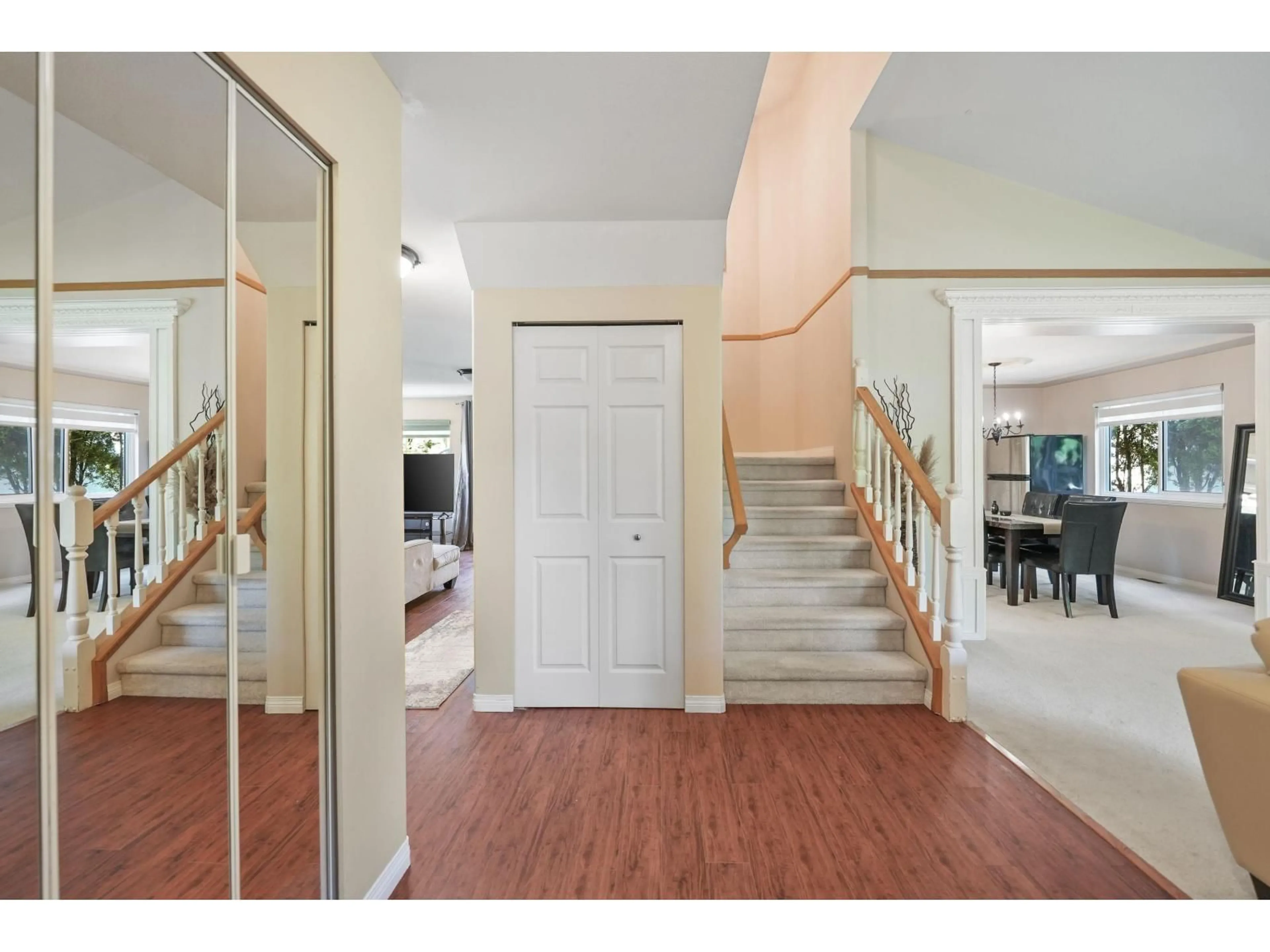 Indoor foyer for 10863 161B STREET, Surrey British Columbia V4N1P1