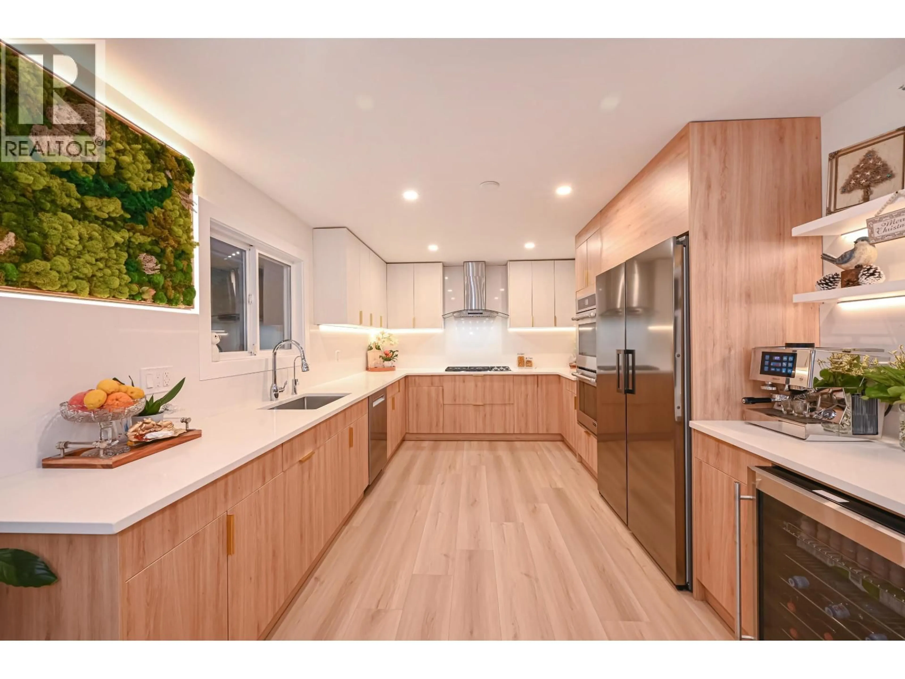 Contemporary kitchen, wood/laminate floor for 1409 WINDSOR CRESCENT, Delta British Columbia V4M3C3
