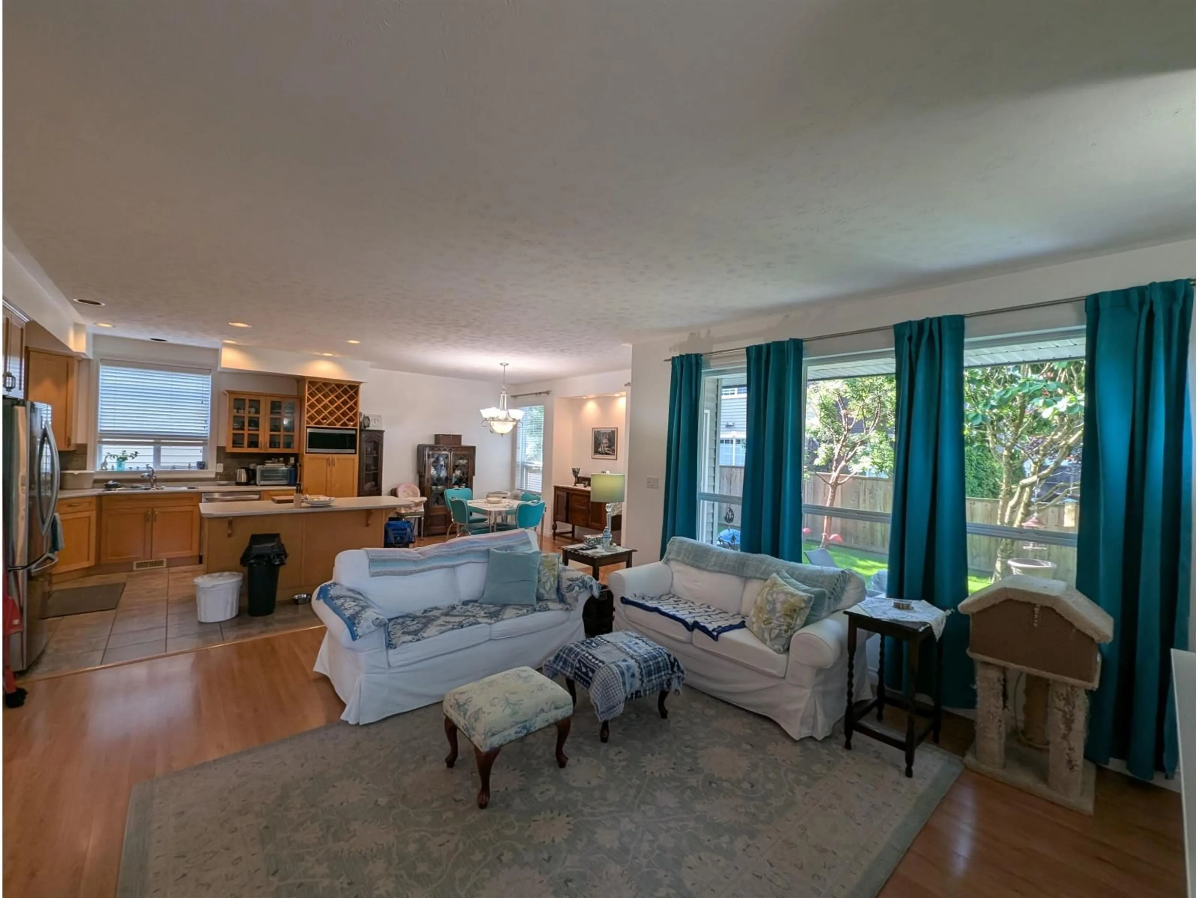 Living room with furniture, unknown for 44582 MONTE VISTA DRIVE, Sardis British Columbia V2R5T2