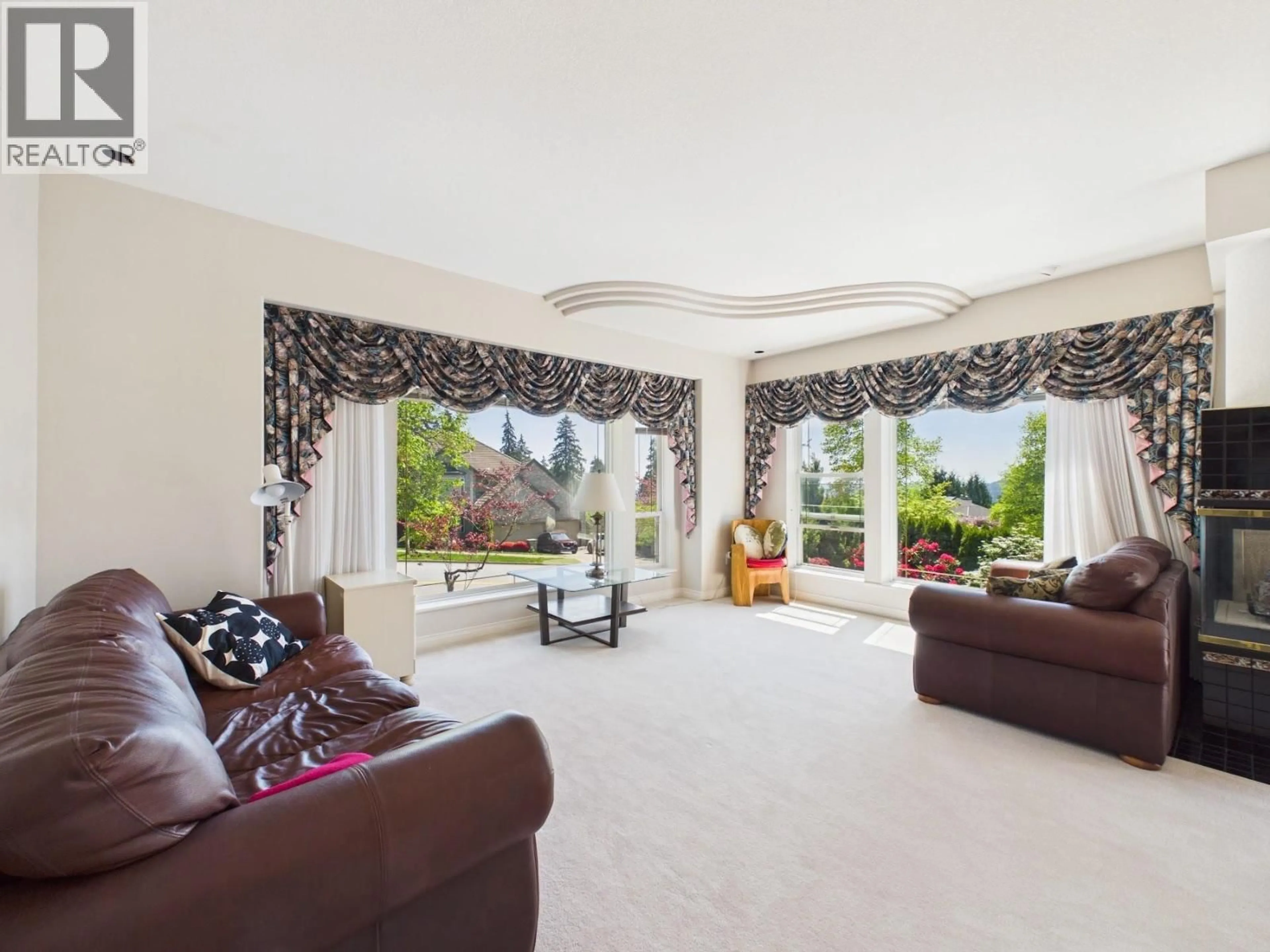 Living room with furniture, carpet floor for 3022 PLATEAU BOULEVARD, Coquitlam British Columbia V3E2W7
