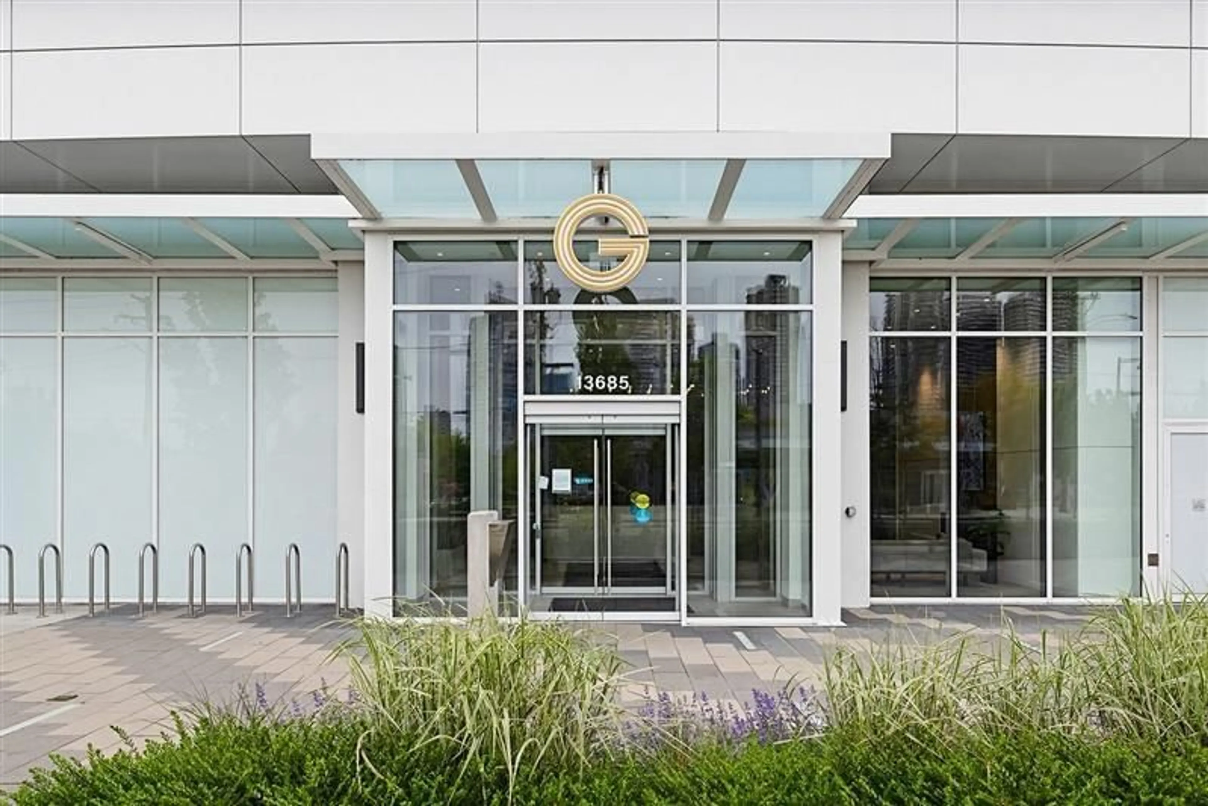 Indoor foyer for 509 - 13685 102 STREET, Surrey British Columbia V3T0S2