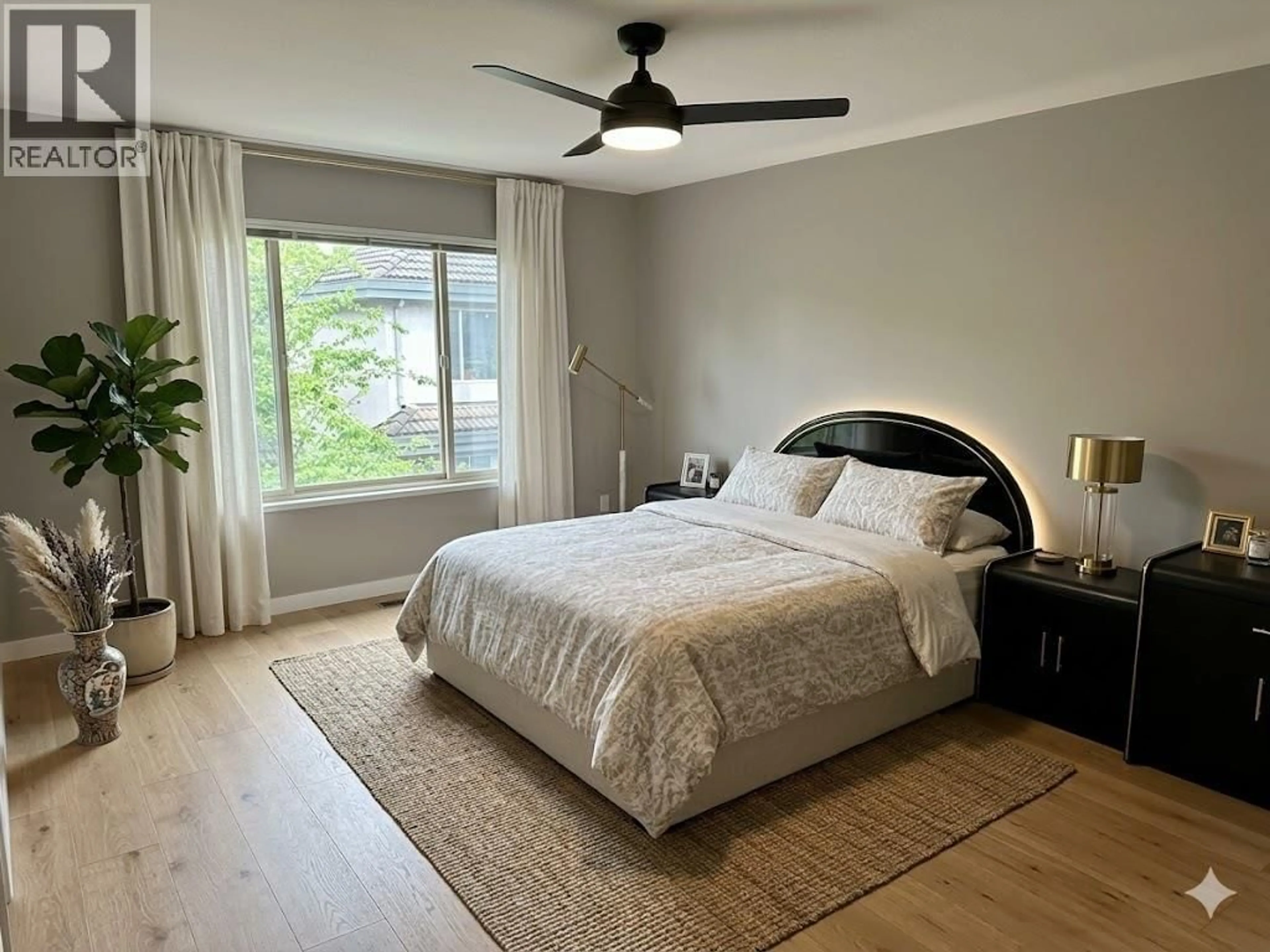 Bedroom with bed, wood/laminate floor for 6 - 8693 NO. 3 ROAD, Richmond British Columbia V6Y2E6