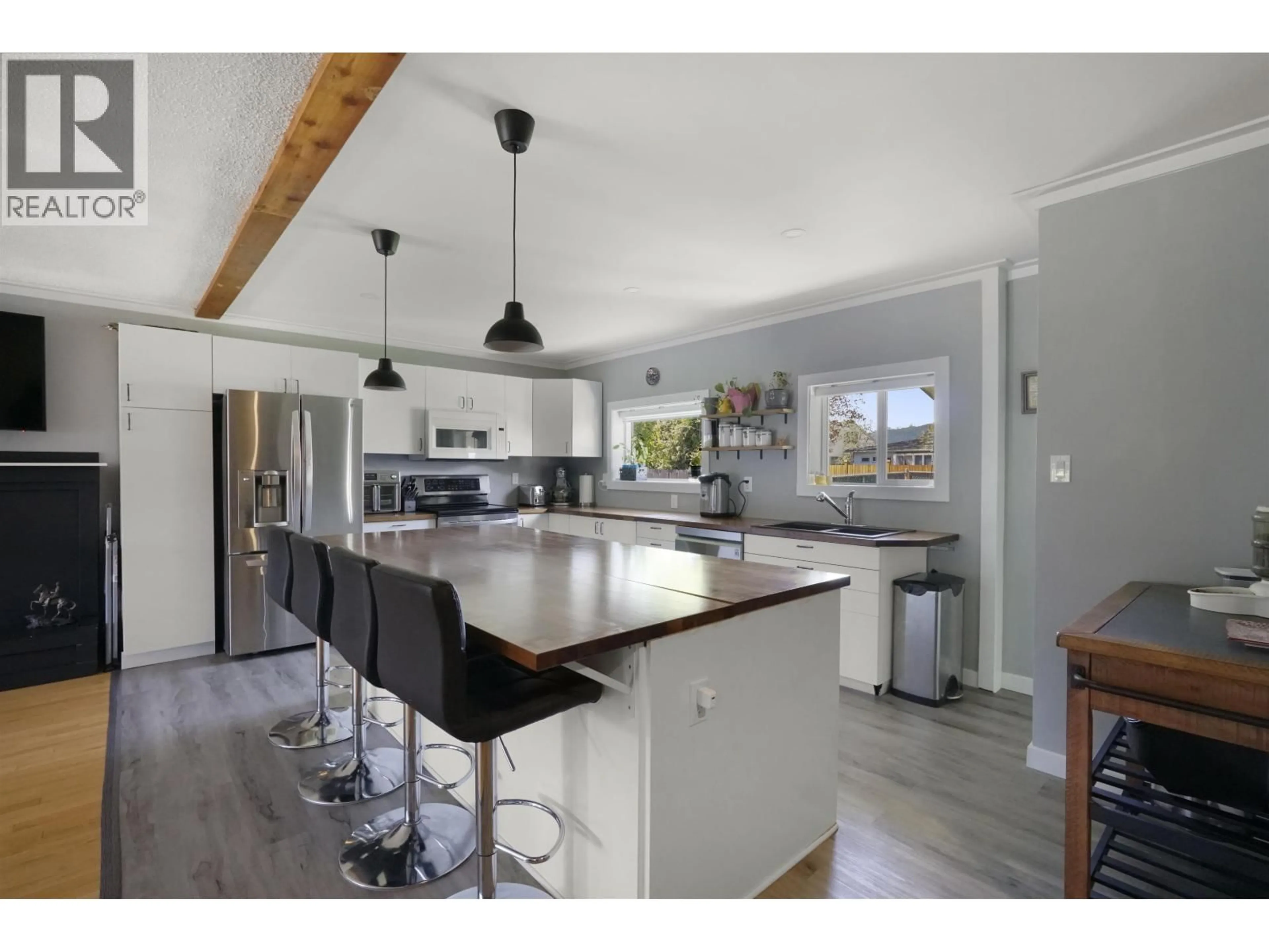 Open concept kitchen, unknown for 33 WOHLER STREET, Kitimat British Columbia V8C1H7