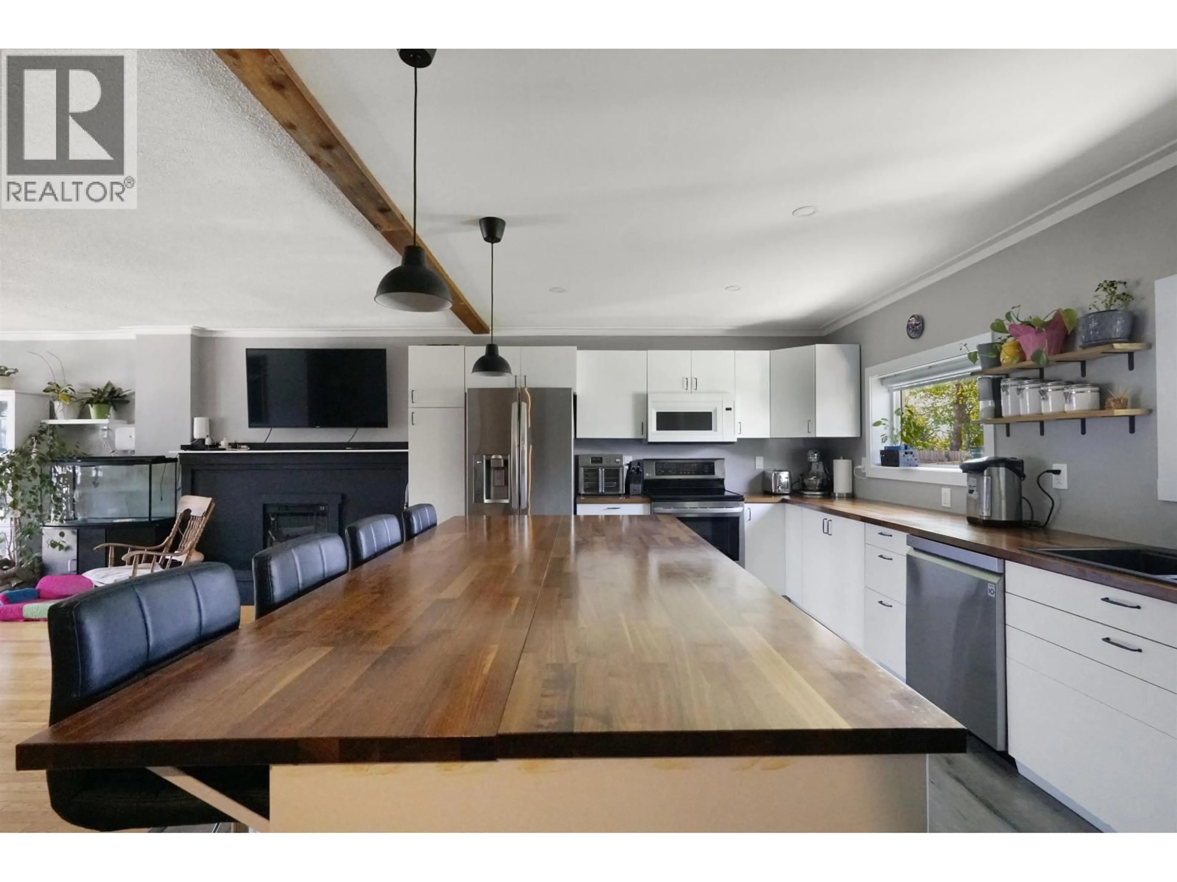 Open concept kitchen, wood/laminate floor for 33 WOHLER STREET, Kitimat British Columbia V8C1H7