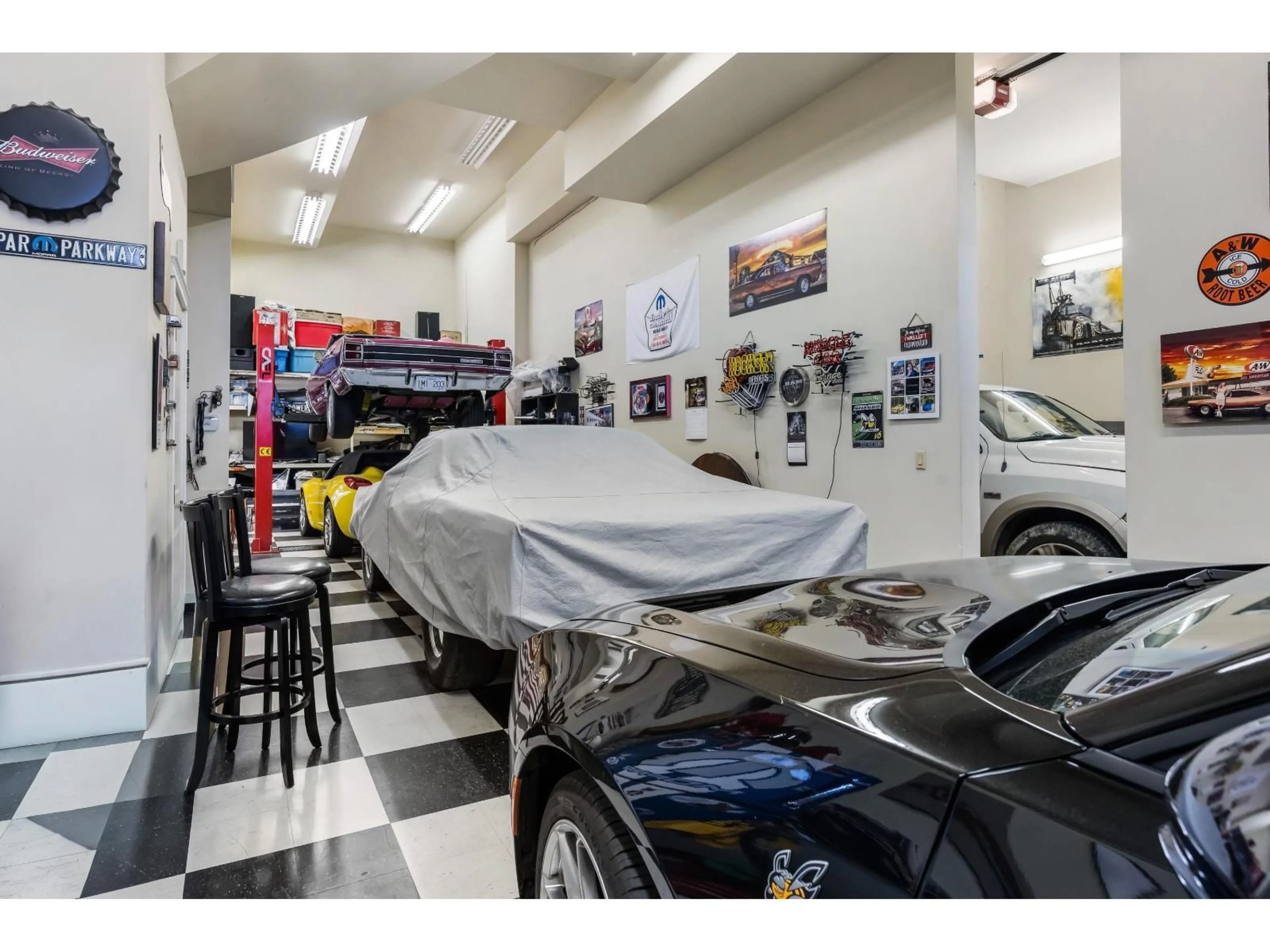 Indoor garage for 152 - 51075 FALLS COURT, Chilliwack British Columbia V4Z1K7