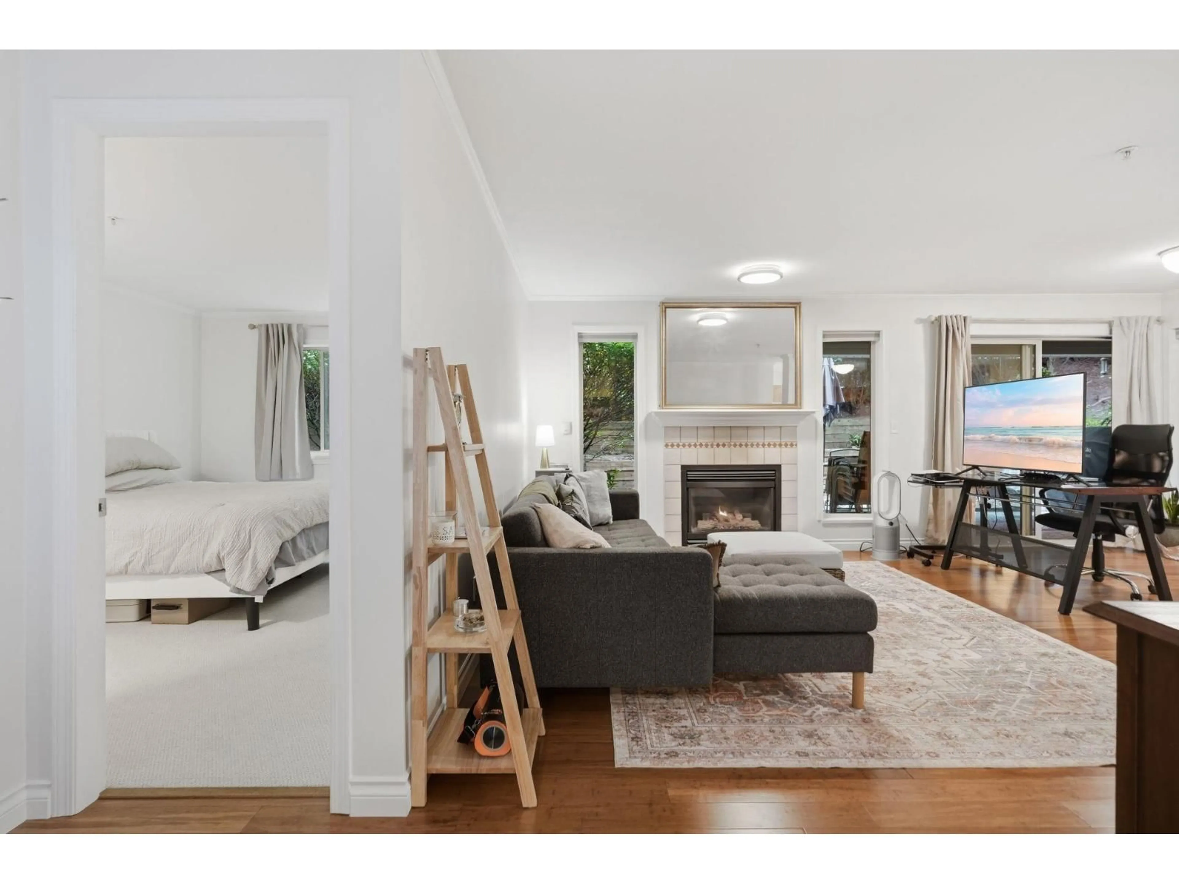 Living room with furniture, unknown for 116 - 33478 ROBERTS AVENUE, Abbotsford British Columbia V2S8E1